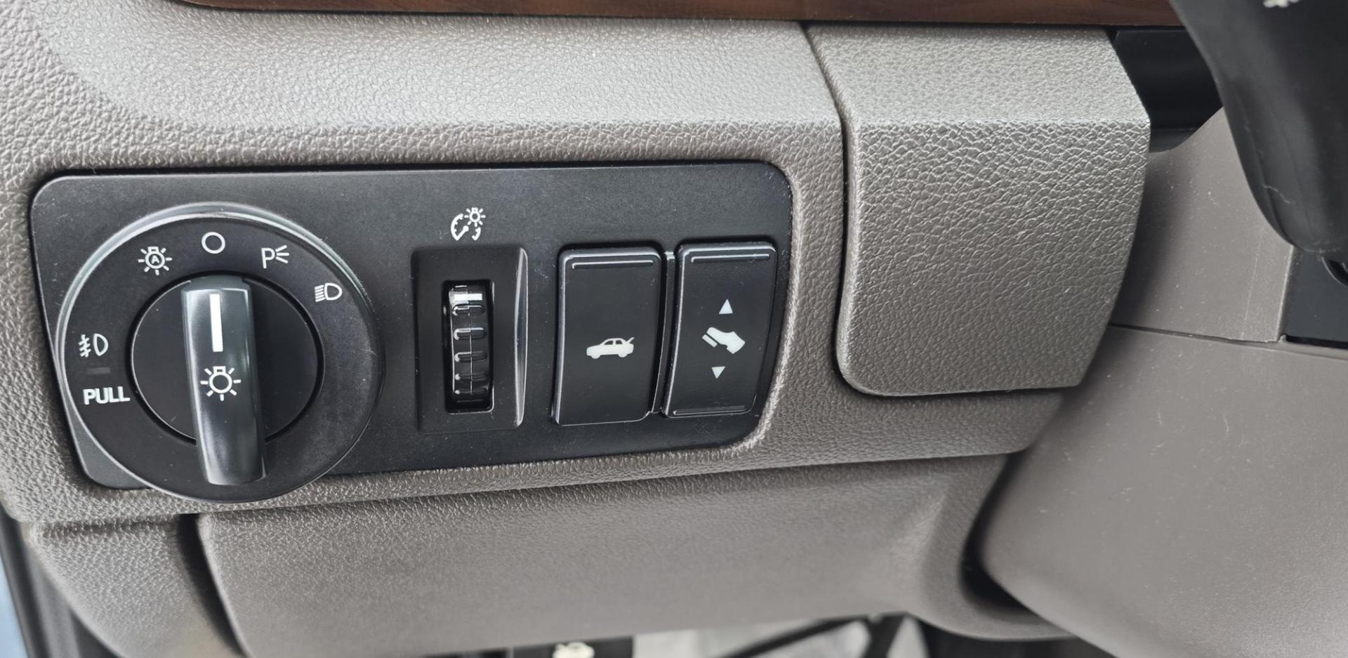 2008 Blue /Tan Ford Taurus SEL AWD (1FAHP27W98G) with an 3.5L V6 DOHC 24V engine, 6-Speed Automatic Overdrive transmission, located at 450 N Russell, Missoula, MT, 59801, (406) 543-6600, 46.874496, -114.017433 - Very Clean 2 Owner AWD Sedan. Only 78K Miles. 3.5L V6 Engine. Power Front Seats. Air. Cruise. Tilt. Power Windows and Locks. AM FM CD Player. - Photo#11
