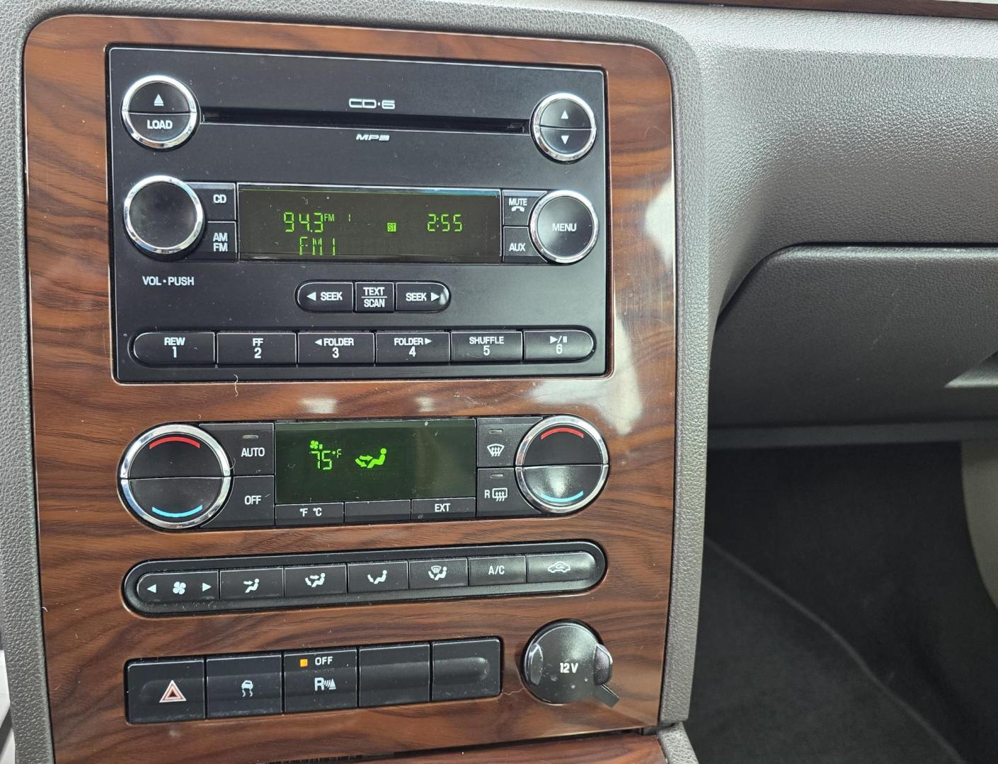 2008 Blue /Tan Ford Taurus SEL AWD (1FAHP27W98G) with an 3.5L V6 DOHC 24V engine, 6-Speed Automatic Overdrive transmission, located at 450 N Russell, Missoula, MT, 59801, (406) 543-6600, 46.874496, -114.017433 - Very Clean 2 Owner AWD Sedan. Only 78K Miles. 3.5L V6 Engine. Power Front Seats. Air. Cruise. Tilt. Power Windows and Locks. AM FM CD Player. - Photo#15