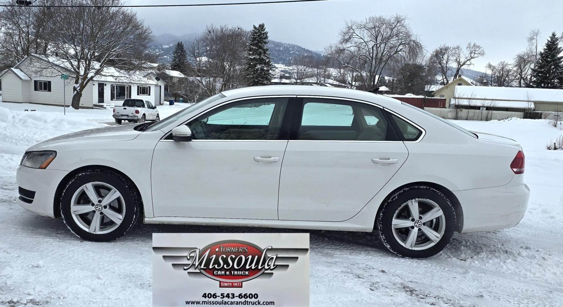 2012 White /Tan Volkswagen Passat 2.5L SE MT (1VWBH7A37CC) with an 2.5L L5 DOHC 2OV engine, Automatic transmission, located at 450 N Russell, Missoula, MT, 59801, (406) 543-6600, 46.874496, -114.017433 - Photo#1