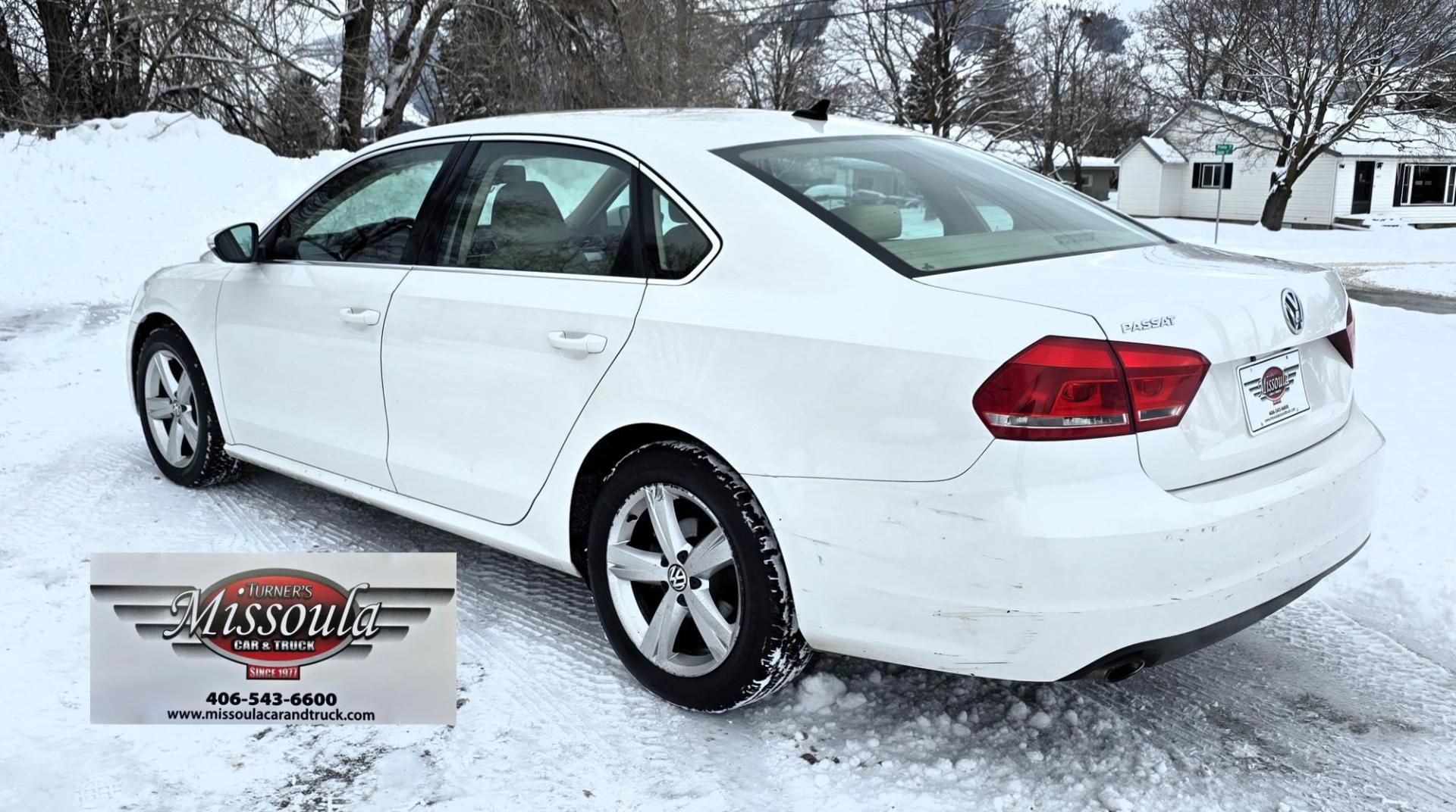 2012 White /Tan Volkswagen Passat 2.5L SE MT (1VWBH7A37CC) with an 2.5L L5 DOHC 2OV engine, Automatic transmission, located at 450 N Russell, Missoula, MT, 59801, (406) 543-6600, 46.874496, -114.017433 - Photo#2