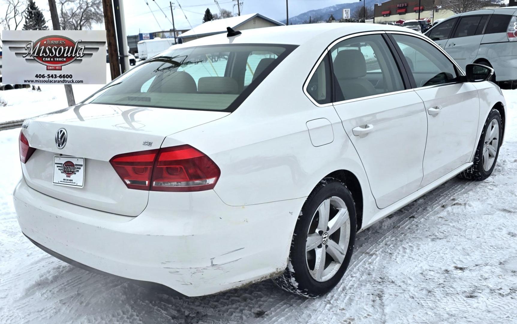 2012 White /Tan Volkswagen Passat 2.5L SE MT (1VWBH7A37CC) with an 2.5L L5 DOHC 2OV engine, Automatic transmission, located at 450 N Russell, Missoula, MT, 59801, (406) 543-6600, 46.874496, -114.017433 - Photo#5