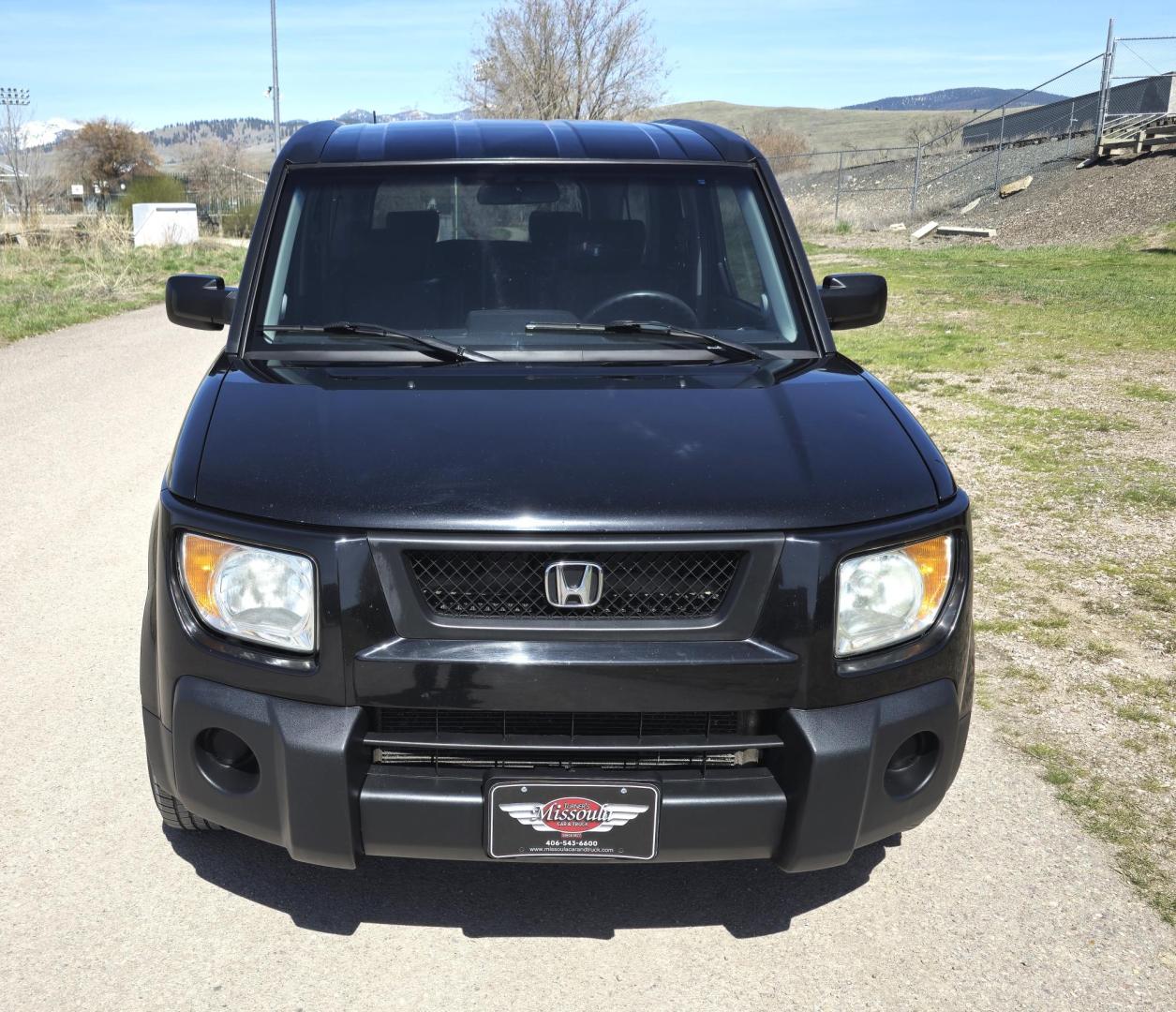 2006 Black /Black Honda Element EX-P 4WD AT (5J6YH28776L) with an 2.4L L4 DOHC 16V engine, 4-Speed Automatic Overdrive transmission, located at 450 N Russell, Missoula, MT, 59801, (406) 543-6600, 46.874496, -114.017433 - Hard to Find AWD Element. 2.4L I4 Engine. Automatic Transmission. Air. Cruise. Tilt. Sunroof. AM FM XM CD Player. Michelin Tires. Has a dent in the left rear door. - Photo#6