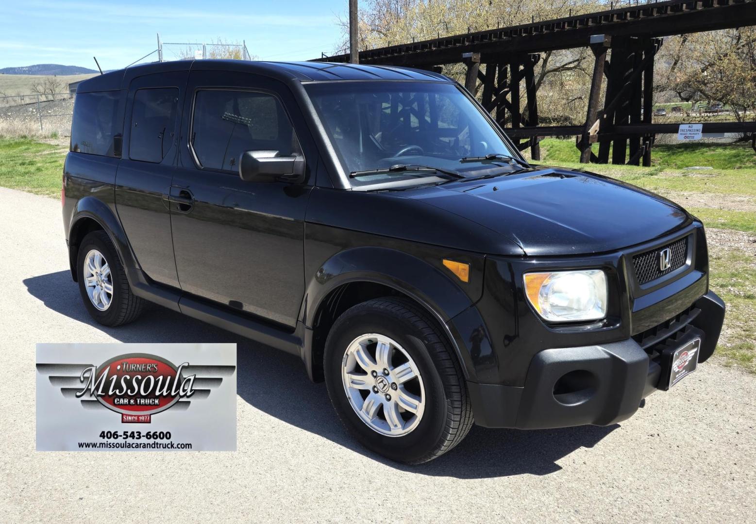 2006 Black /Black Honda Element EX-P 4WD AT (5J6YH28776L) with an 2.4L L4 DOHC 16V engine, 4-Speed Automatic Overdrive transmission, located at 450 N Russell, Missoula, MT, 59801, (406) 543-6600, 46.874496, -114.017433 - Hard to Find AWD Element. 2.4L I4 Engine. Automatic Transmission. Air. Cruise. Tilt. Sunroof. AM FM XM CD Player. Michelin Tires. Has a dent in the left rear door. - Photo#2