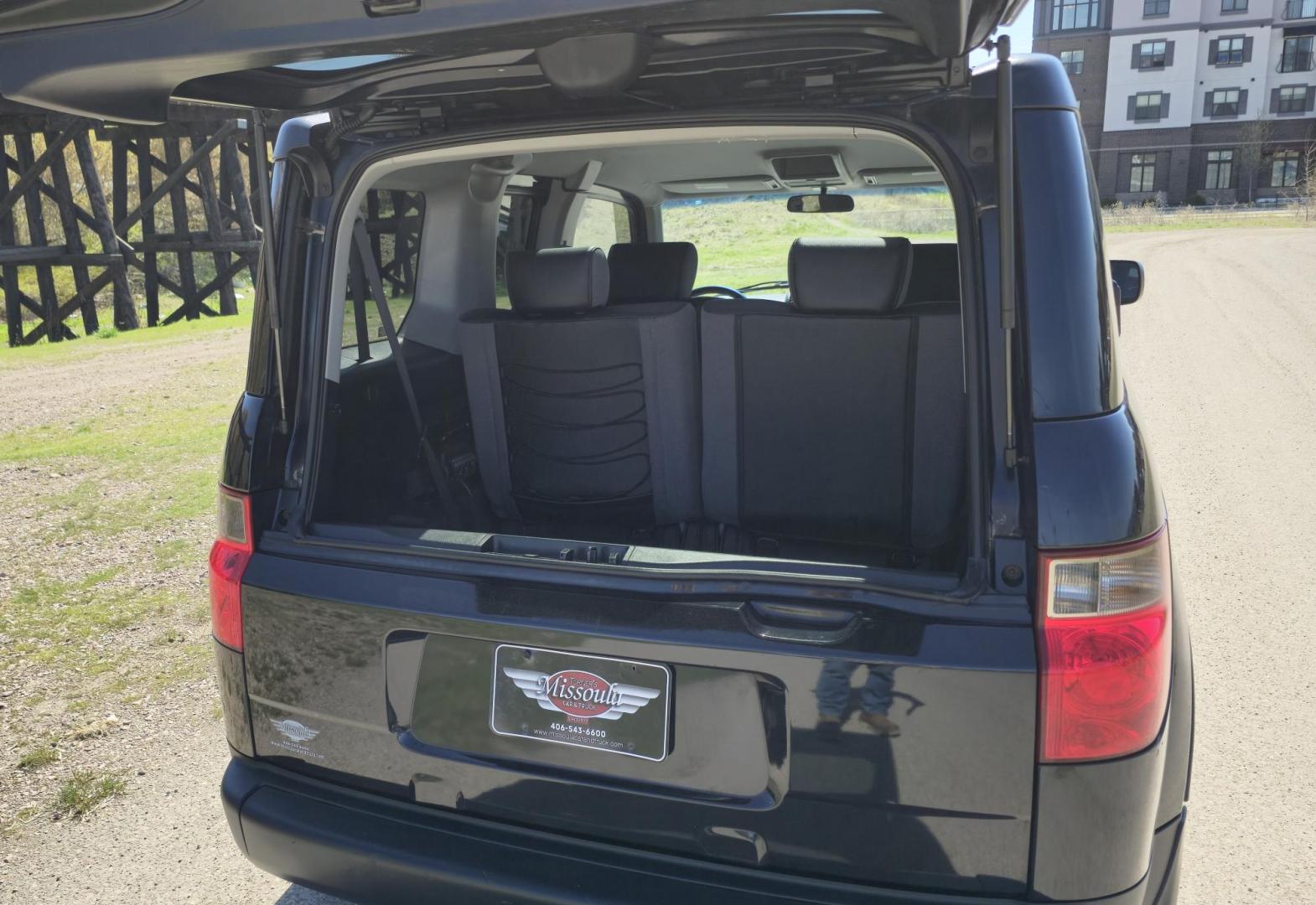 2006 Black /Black Honda Element EX-P 4WD AT (5J6YH28776L) with an 2.4L L4 DOHC 16V engine, 4-Speed Automatic Overdrive transmission, located at 450 N Russell, Missoula, MT, 59801, (406) 543-6600, 46.874496, -114.017433 - Hard to Find AWD Element. 2.4L I4 Engine. Automatic Transmission. Air. Cruise. Tilt. Sunroof. AM FM XM CD Player. Michelin Tires. Has a dent in the left rear door. - Photo#7