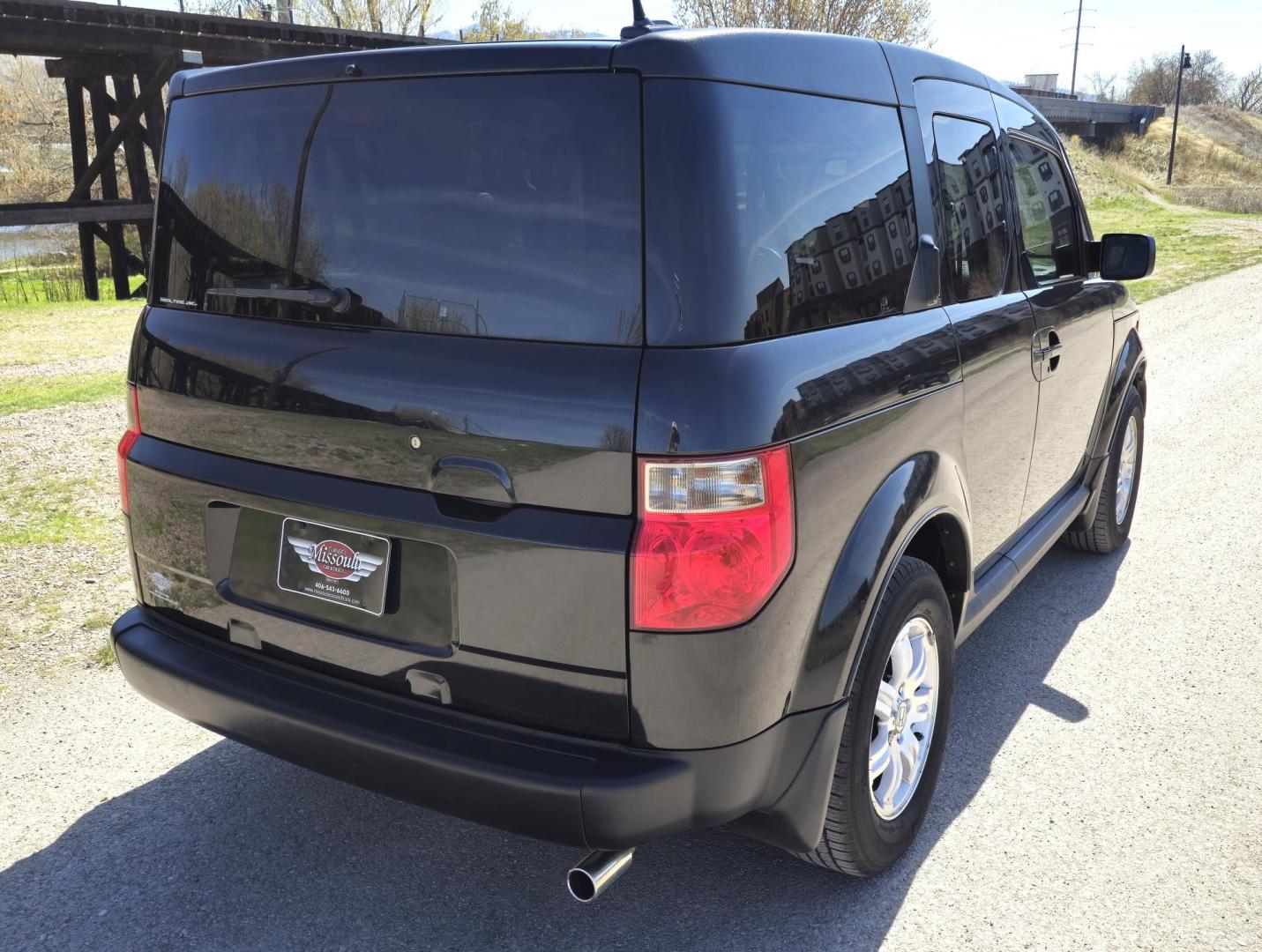 2006 Black /Black Honda Element EX-P 4WD AT (5J6YH28776L) with an 2.4L L4 DOHC 16V engine, 4-Speed Automatic Overdrive transmission, located at 450 N Russell, Missoula, MT, 59801, (406) 543-6600, 46.874496, -114.017433 - Hard to Find AWD Element. 2.4L I4 Engine. Automatic Transmission. Air. Cruise. Tilt. Sunroof. AM FM XM CD Player. Michelin Tires. Has a dent in the left rear door. - Photo#4