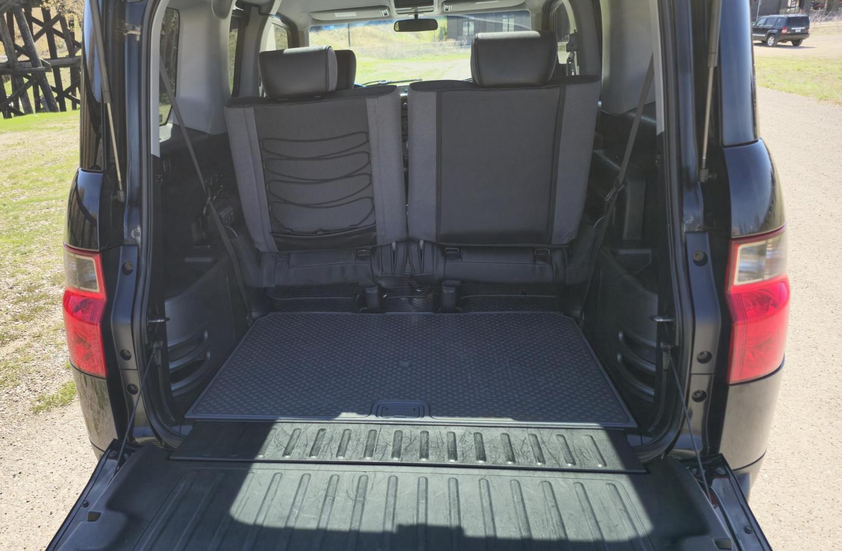 2006 Black /Black Honda Element EX-P 4WD AT (5J6YH28776L) with an 2.4L L4 DOHC 16V engine, 4-Speed Automatic Overdrive transmission, located at 450 N Russell, Missoula, MT, 59801, (406) 543-6600, 46.874496, -114.017433 - Hard to Find AWD Element. 2.4L I4 Engine. Automatic Transmission. Air. Cruise. Tilt. Sunroof. AM FM XM CD Player. Michelin Tires. Has a dent in the left rear door. - Photo#9