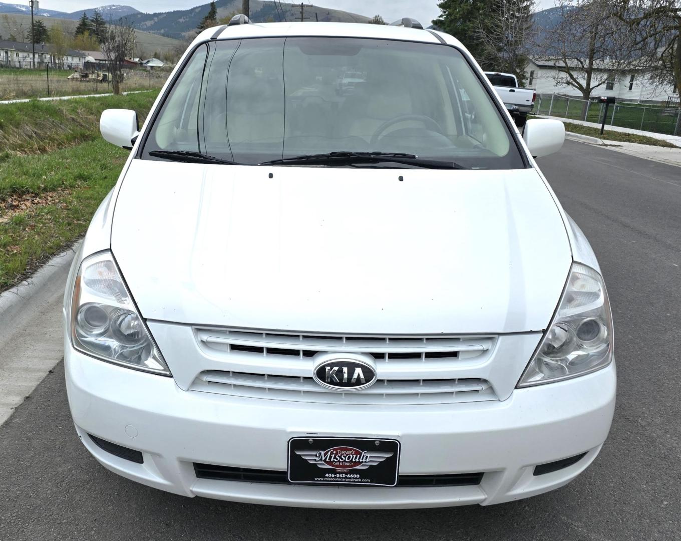 2010 White /Tan Kia Sedona Base SWB (KNDMG4C34A6) with an 3.8L V6 DOHC 24V engine, 5-Speed Automatic transmission, located at 450 N Russell, Missoula, MT, 59801, (406) 543-6600, 46.874496, -114.017433 - Clean 2 Owner FWD. 3.8L V6 Engine. Automatic Transmission. Rear Doors are Sliding for easy entrance. Front and Rear Climate Control. Air. Cruise. Tilt. Capable of third row seating but the rear seat is not there. AM FM CD Player. Clean Title and Carfax. - Photo#3