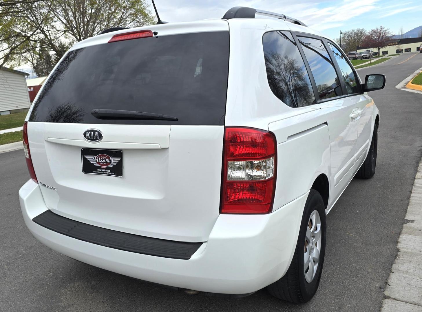 2010 White /Tan Kia Sedona Base SWB (KNDMG4C34A6) with an 3.8L V6 DOHC 24V engine, 5-Speed Automatic transmission, located at 450 N Russell, Missoula, MT, 59801, (406) 543-6600, 46.874496, -114.017433 - Clean 2 Owner FWD. 3.8L V6 Engine. Automatic Transmission. Rear Doors are Sliding for easy entrance. Front and Rear Climate Control. Air. Cruise. Tilt. Capable of third row seating but the rear seat is not there. AM FM CD Player. Clean Title and Carfax. - Photo#4