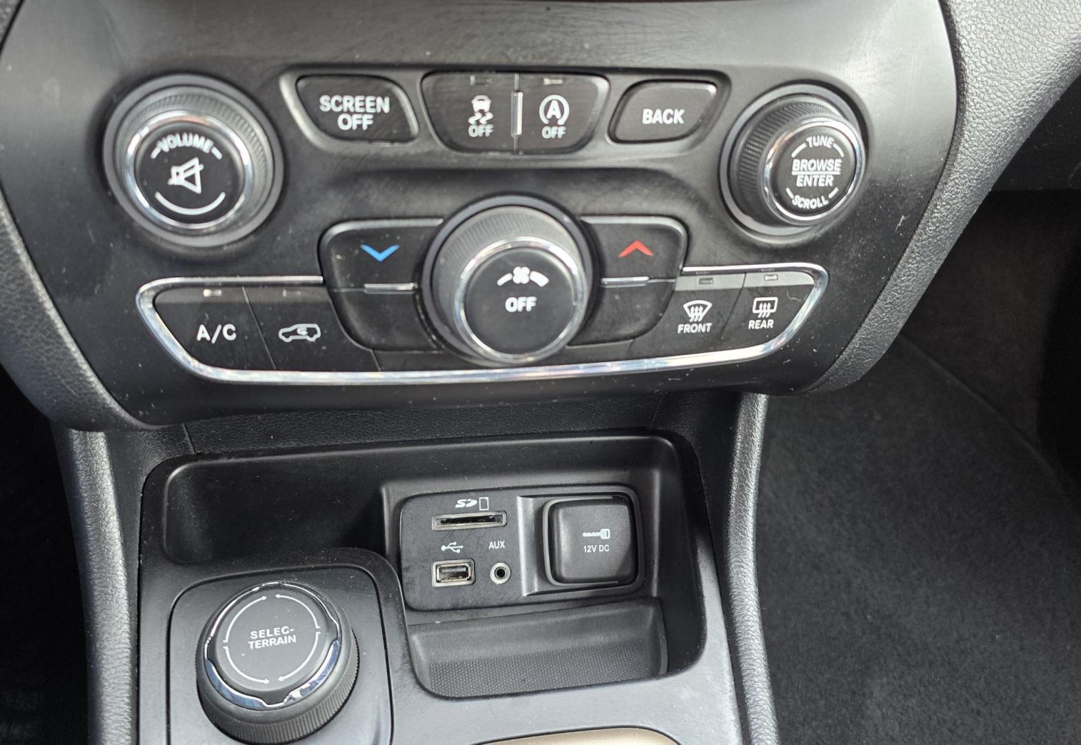2016 Black /Black Jeep Cherokee Latitude 4WD (1C4PJMCS9GW) with an 3.2L V6 DOHC 24V engine, 9-Speed Automatic transmission, located at 450 N Russell, Missoula, MT, 59801, (406) 543-6600, 46.874496, -114.017433 - Black Jeep Cherokee Latitude 4WD. 3.2L V6 Engine. Air. Cruise. Tilt. Power Windows and Locks. Backup Camera. Bluetooth Audio and Phone. AM FM SAT. Passenger REar Door has a dent. - Photo#11