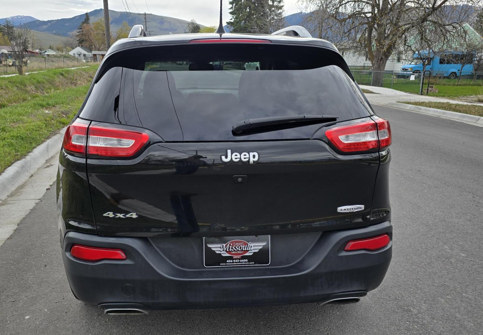 2016 Black /Black Jeep Cherokee Latitude 4WD (1C4PJMCS9GW) with an 3.2L V6 DOHC 24V engine, 9-Speed Automatic transmission, located at 450 N Russell, Missoula, MT, 59801, (406) 543-6600, 46.874496, -114.017433 - Black Jeep Cherokee Latitude 4WD. 3.2L V6 Engine. Air. Cruise. Tilt. Power Windows and Locks. Backup Camera. Bluetooth Audio and Phone. AM FM SAT. Passenger REar Door has a dent. - Photo#6