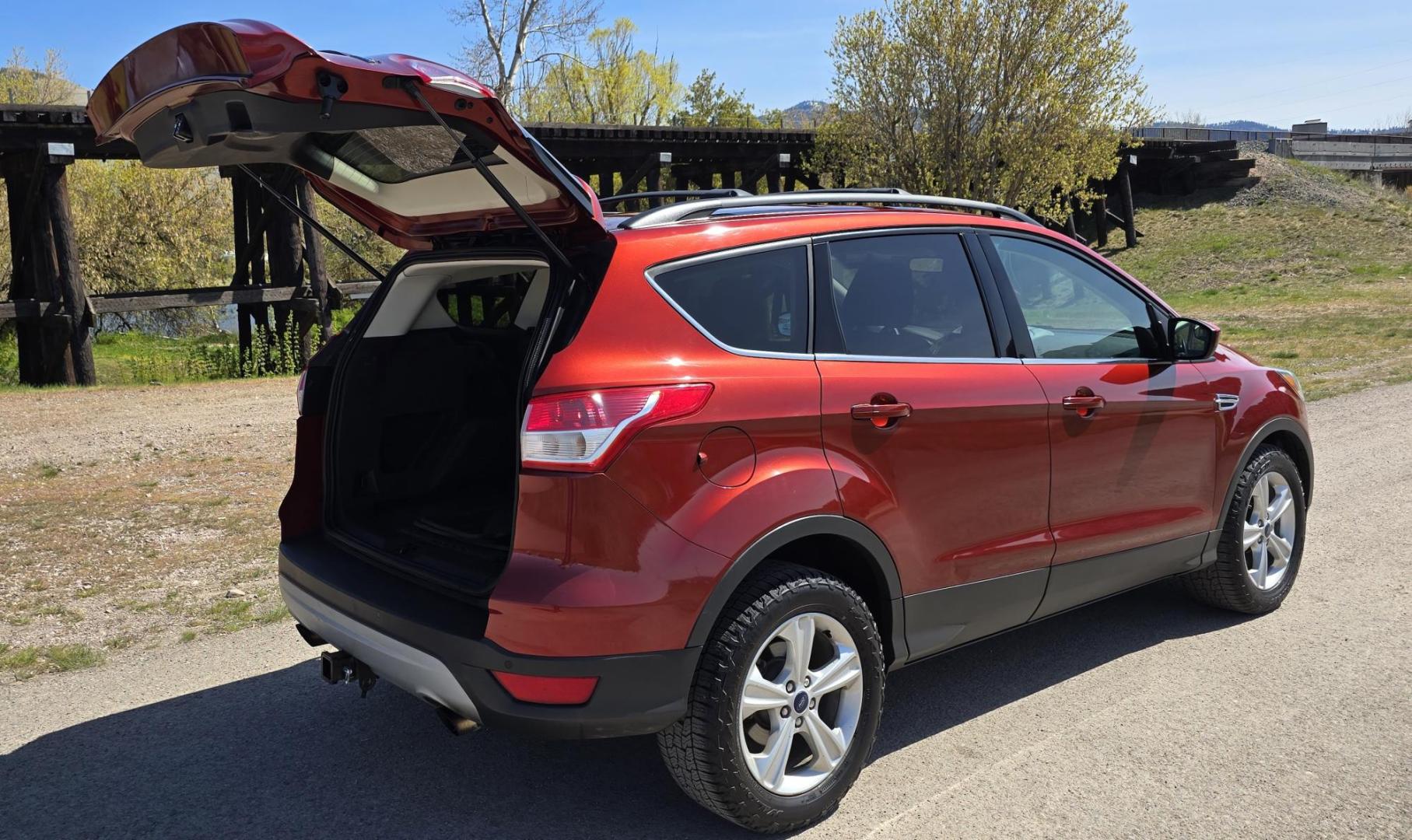 2014 Orange /Gray Ford Escape SE 4WD (1FMCU9G94EU) with an 2.0L L4 DOHC 16V engine, 6-Speed Automatic transmission, located at 450 N Russell, Missoula, MT, 59801, (406) 543-6600, 46.874496, -114.017433 - Beautiful Ford Escape. AWD. Official Color is Sunset Metallic. 2.0L I4 Engine. Automatic Transmission. Air. Cruise. Tilt. Bluetooth Audio and Phone. Backup Camera. Power Windows and Locks. AM FM SAT CD Player. Roof Rack. Towing. - Photo#10