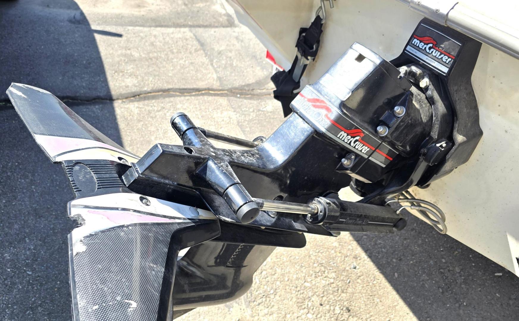 1992 Red /Red Glastron G1700 G1700 with an MerCruiser 4.3L V6 engine, located at 450 N Russell, Missoula, MT, 59801, (406) 543-6600, 46.874496, -114.017433 - You will be hard pressed to find another used Boat in this Condition. Pristine. Paint is near perfect. Upholstery is Excellent. Boat has been stored under two covers. Motor is a 4.3L V6 MerCruiser that runs well. EZ Load Trailer is also in great condition. Financing is Not Available through our - Photo#5