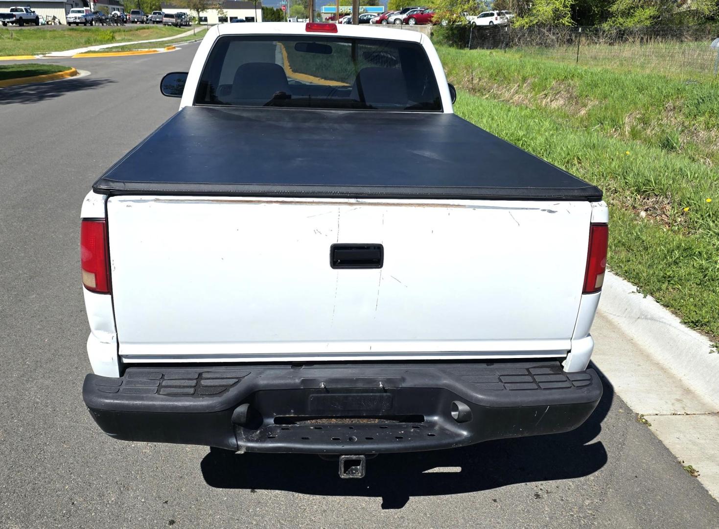 1999 White /Black Chevrolet S10 Pickup Short Bed 2WD (1GCCS1448X8) with an 2.2L L4 OHV 8V engine, 5 Speed Manual transmission, located at 450 N Russell, Missoula, MT, 59801, (406) 543-6600, 46.874496, -114.017433 - Cute Little 2WD Truck. Odometer doesn't work so we don't know the miles. Runs great with an economical 2.2L I4 Engine. 5 Speed Manual Transmission. Air Conditioning. AM FM CD Player. Bed Cover. Towing Receiver Hitch. Financing is Not Available through our lenders. - Photo#5
