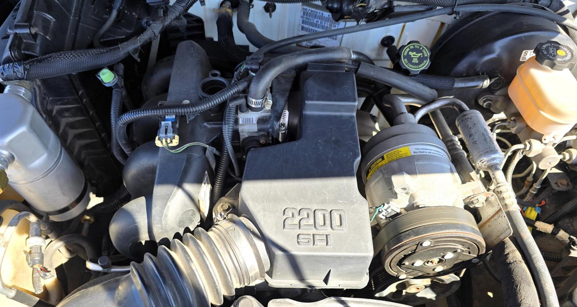 1999 White /Black Chevrolet S10 Pickup Short Bed 2WD (1GCCS1448X8) with an 2.2L L4 OHV 8V engine, 5 Speed Manual transmission, located at 450 N Russell, Missoula, MT, 59801, (406) 543-6600, 46.874496, -114.017433 - Cute Little 2WD Truck. Odometer doesn't work so we don't know the miles. Runs great with an economical 2.2L I4 Engine. 5 Speed Manual Transmission. Air Conditioning. AM FM CD Player. Bed Cover. Towing Receiver Hitch. Financing is Not Available through our lenders. - Photo#10
