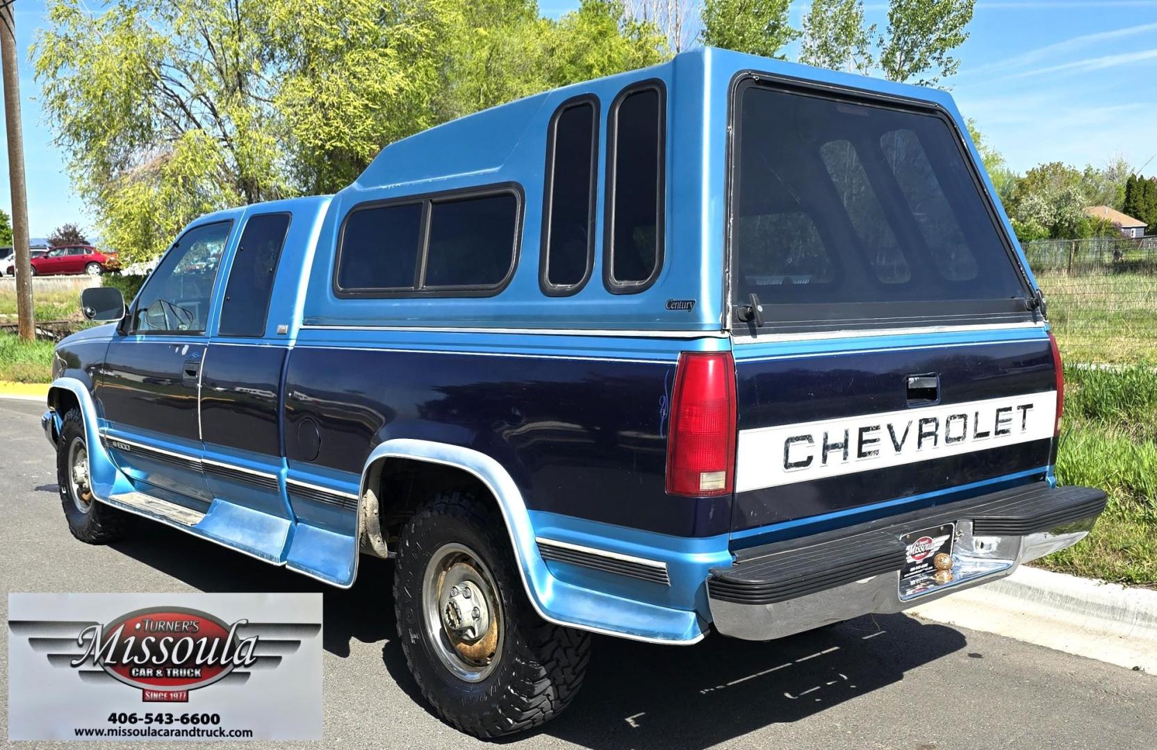 1994 Blue /Blue Chevrolet C/K 1500 Ext. Cab 6.5-ft. Bed 4WD (1GCEK19K5RE) with an 5.7L V8 OHV 16V engine, 5 Speed Manual transmission, located at 450 N Russell, Missoula, MT, 59801, (406) 543-6600, 46.874496, -114.017433 - 4WD. Extended Cab. 5.7L V8. 5 Speed Manual Transmission. Air. Cruise. Tilt. Power Windows and Locks. Matching Topper. Paint is a little rough and and a couple rust spots. Lots of miles but runs amazing. Because of the age our Lenders do not offer financing on this vehicle. - Photo#3