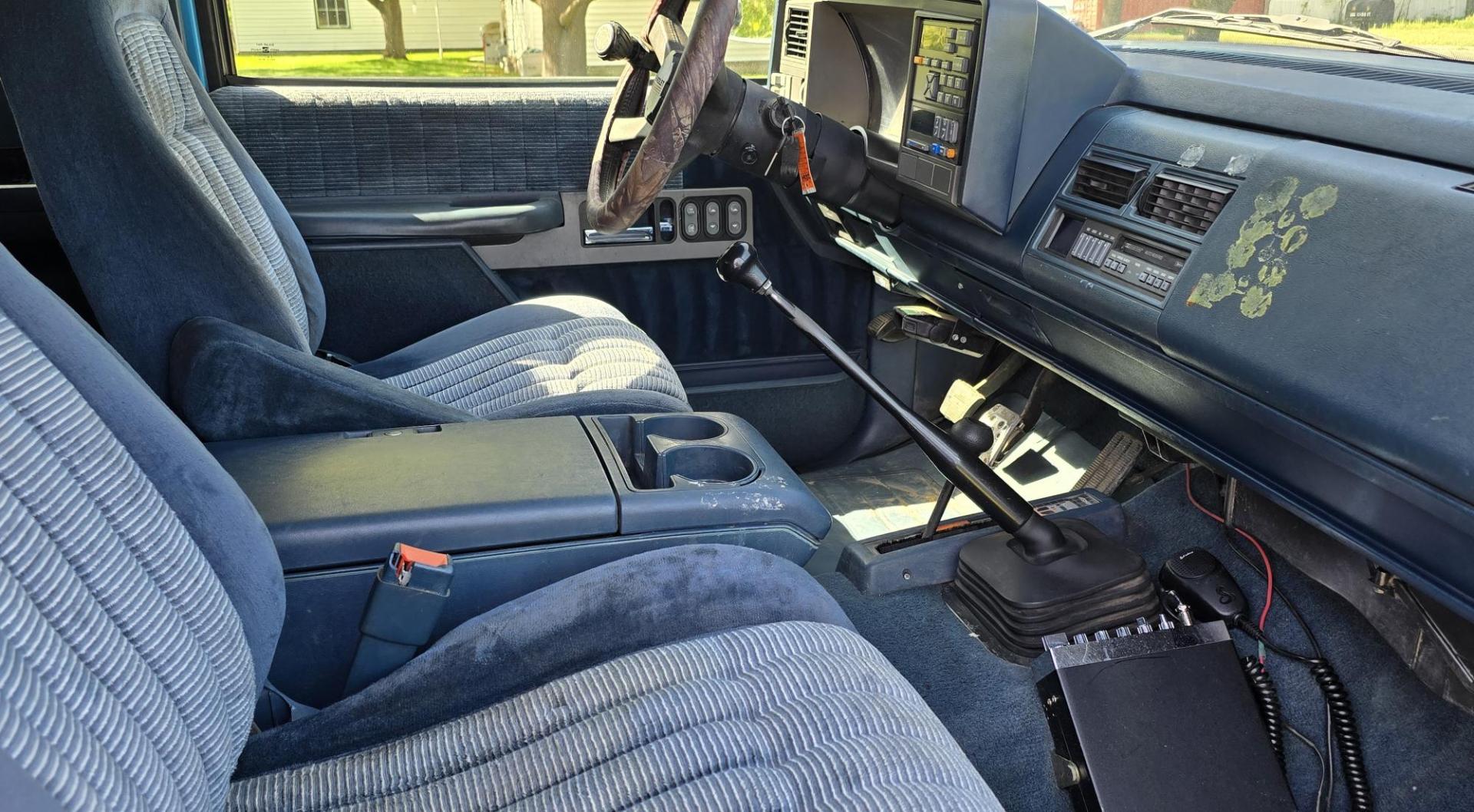 1994 Blue /Blue Chevrolet C/K 1500 Ext. Cab 6.5-ft. Bed 4WD (1GCEK19K5RE) with an 5.7L V8 OHV 16V engine, 5 Speed Manual transmission, located at 450 N Russell, Missoula, MT, 59801, (406) 543-6600, 46.874496, -114.017433 - 4WD. Extended Cab. 5.7L V8. 5 Speed Manual Transmission. Air. Cruise. Tilt. Power Windows and Locks. Matching Topper. Paint is a little rough and and a couple rust spots. Lots of miles but runs amazing. Because of the age our Lenders do not offer financing on this vehicle. - Photo#7