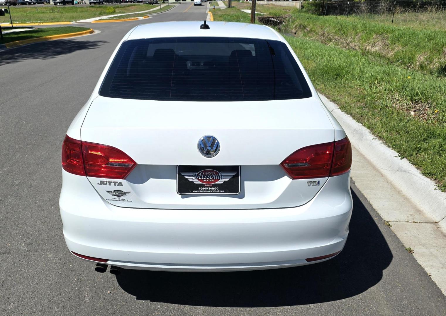 2014 White /Black Volkswagen Jetta TDI (3VWLL7AJ9EM) with an 2.0L L4 DOHC 16V DIESEL TURBO engine, Automatic transmission, located at 450 N Russell, Missoula, MT, 59801, (406) 543-6600, 46.874496, -114.017433 - Nice VW Diesel Sedan. FWD. 2.0L TDI Engine. Automatic Transmission. Leather Heated Seats. Power Sunroof. Power Windows and Locks. AM FM CD Fender Stereo System. Bluetooth Audio and Phone. Backup Camera. Great Fuel Economy. Clean Title and Carfax. - Photo#8