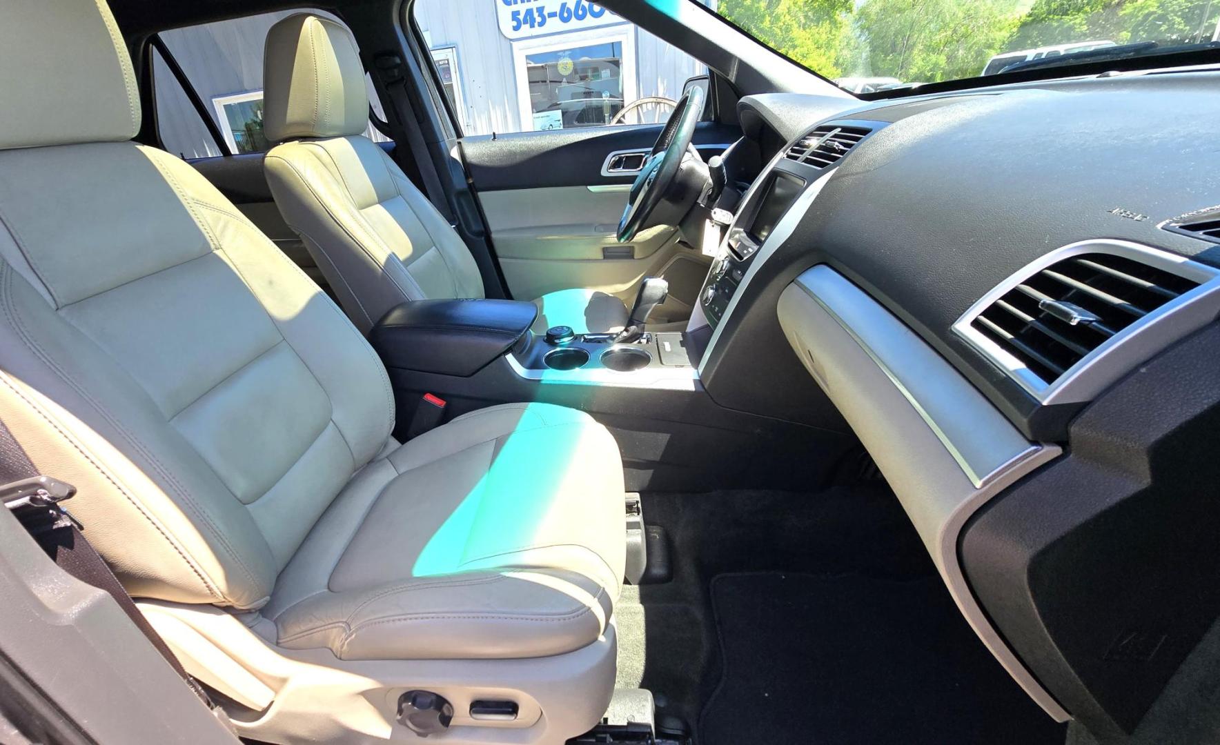 2014 Grey /White Ford Explorer XLT 4WD (1FM5K8D87EG) with an 3.5L V6 DOHC 24V engine, 6-Speed Automatic transmission, located at 450 N Russell, Missoula, MT, 59801, (406) 543-6600, 46.874496, -114.017433 - Sexy AWD SUV. 3.5L V6 Engine. Dual Sunroofs. 3rd Row Seating. Leather Heated Seats, Power Front Seats. Power Liftgate. Towing. Navigation. AM FM Sat CD. Bluetooth Audio and Phone. Backup Camera. DVD Headrests, Dual Climate Control. Blind Spot Monitor. - Photo#22