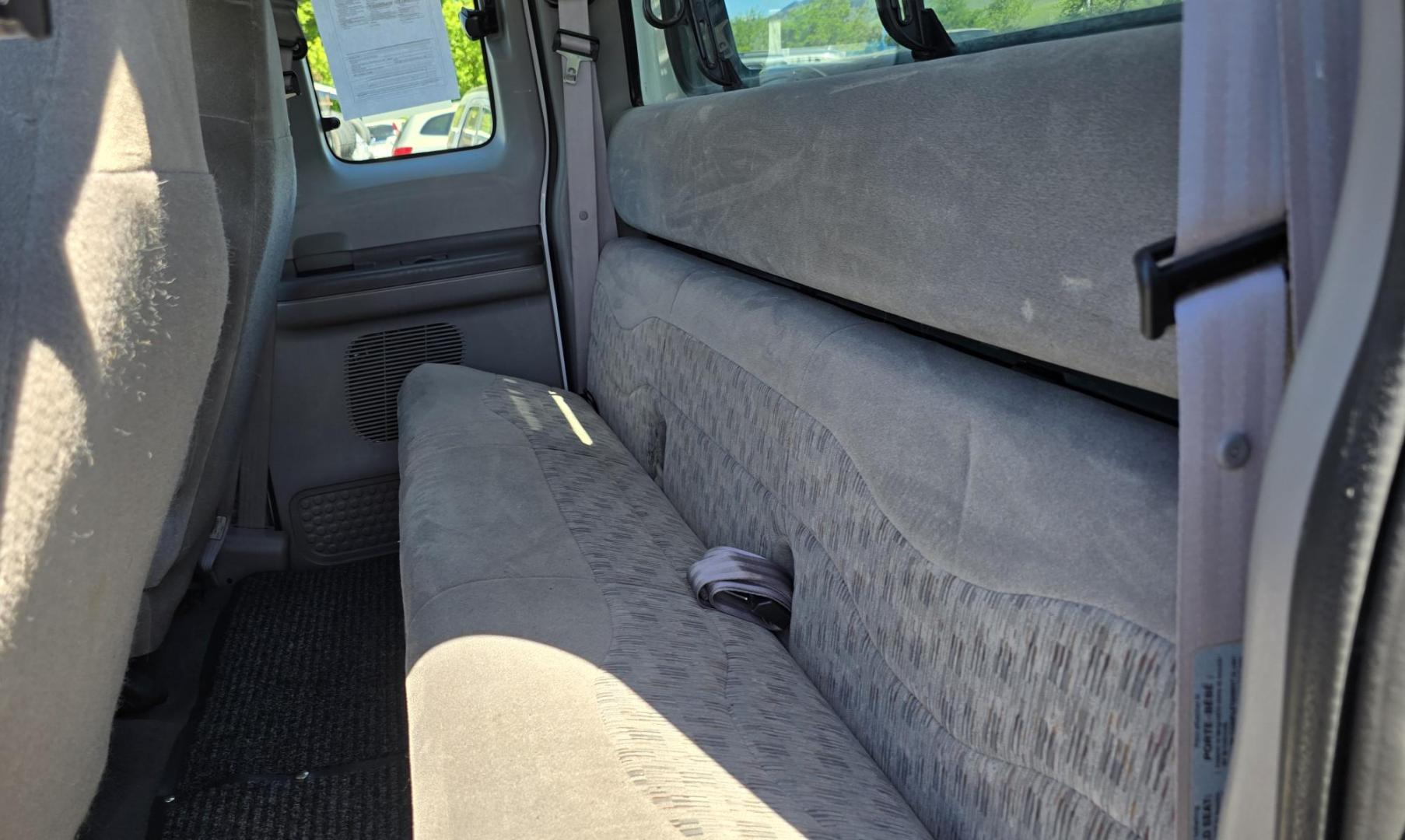 1999 White /Gray Ford F-250 SD Lariat SuperCab LWB 4WD (1FTNX21S9XE) with an 6.8L V10 SOHC 20V engine, Automatic transmission, located at 450 N Russell, Missoula, MT, 59801, (406) 543-6600, 46.874496, -114.017433 - Nice Owner Owner Truck with a Clean Carfax. Only 120,700 Miles. Powerful, Reliable V10 Engine. Automatic Transmission. 4WD with Locking Hubs. Long Box with Matching Topper. Power Drivers Seat. Air. Cruise. Tilt. Power Windows and Locks. AM FM Cassette CD Player. CB Radio. Because of the age, or L - Photo#16