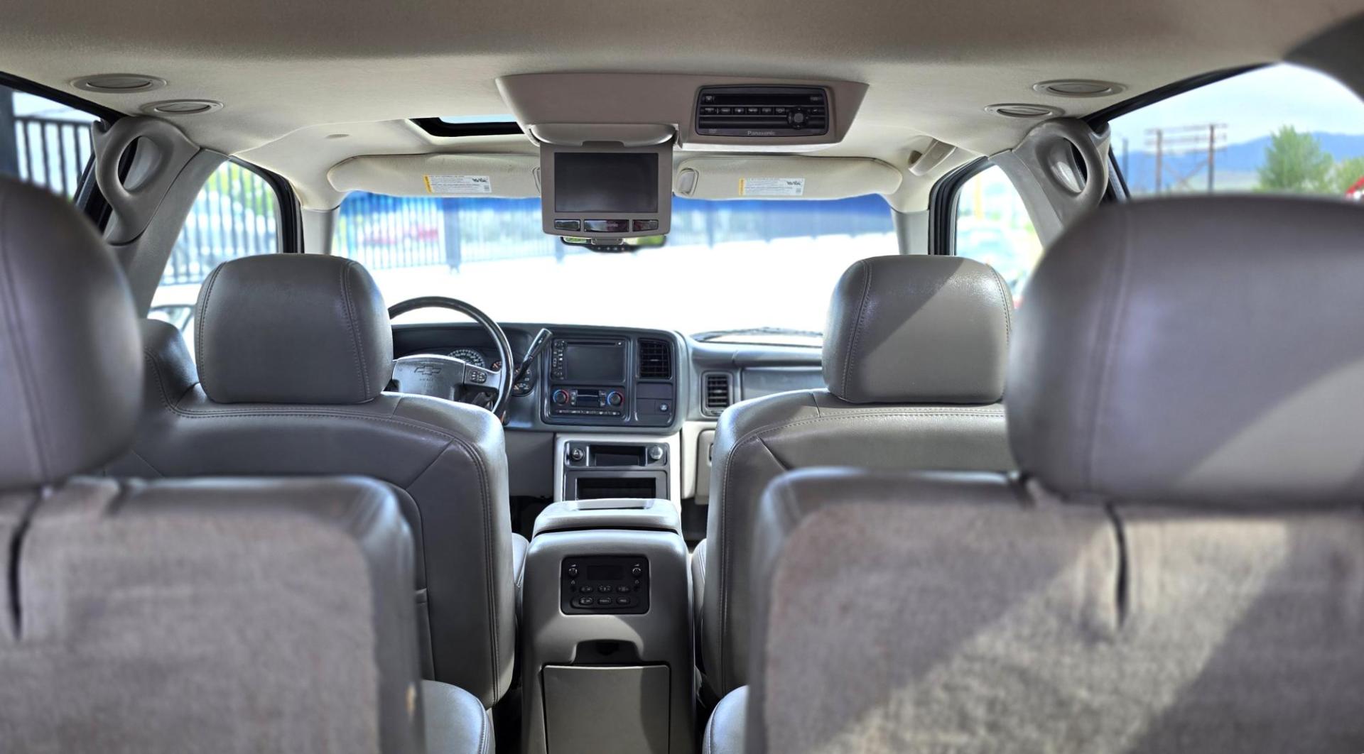 2005 Grey /Gray Chevrolet Tahoe 4WD (1GNEK13T55J) with an 5.3L V8 OHV 16V engine, 4-Speed Automatic Overdrive transmission, located at 450 N Russell, Missoula, MT, 59801, (406) 543-6600, 46.874496, -114.017433 - Photo#10