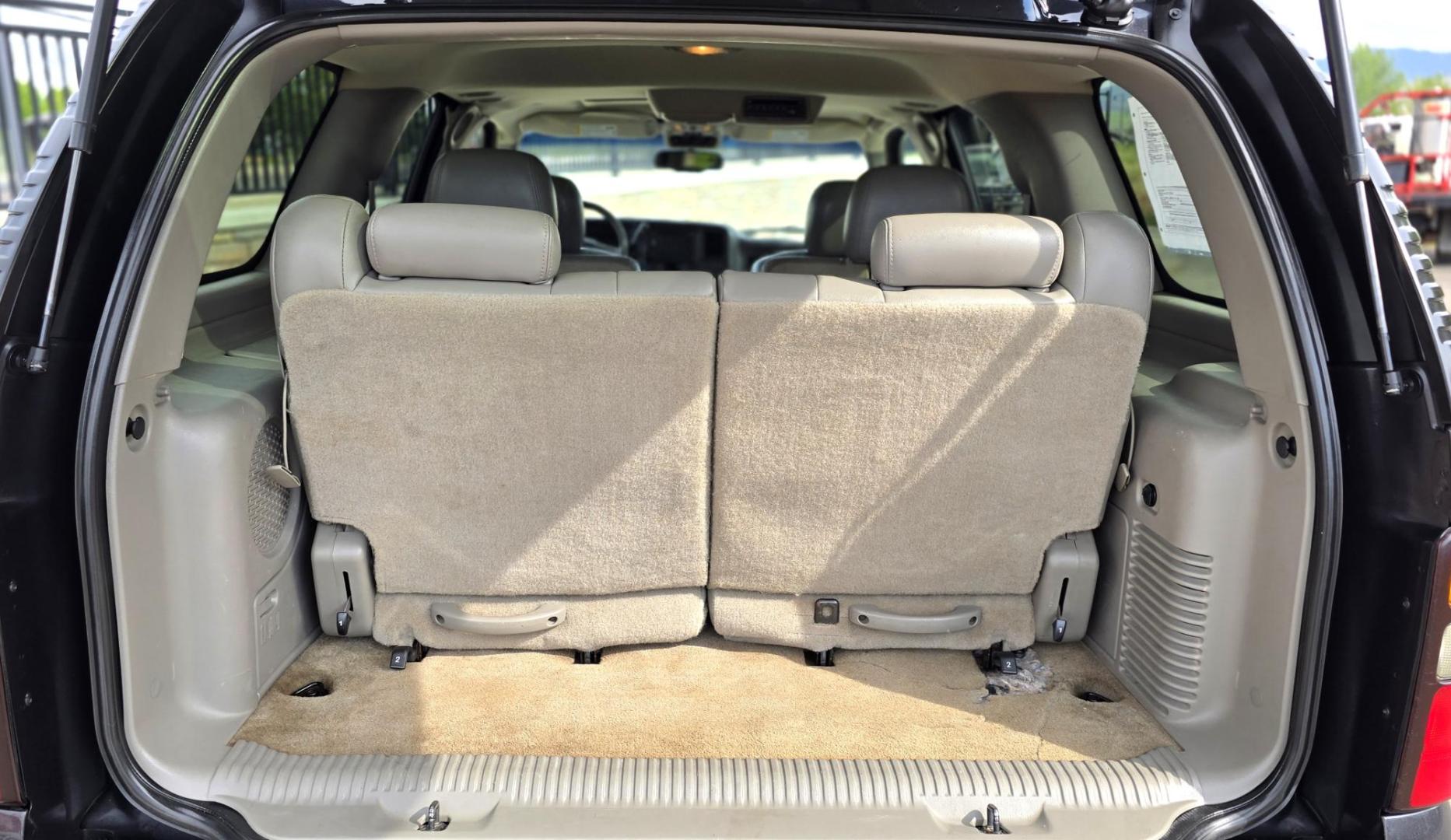 2005 Grey /Gray Chevrolet Tahoe 4WD (1GNEK13T55J) with an 5.3L V8 OHV 16V engine, 4-Speed Automatic Overdrive transmission, located at 450 N Russell, Missoula, MT, 59801, (406) 543-6600, 46.874496, -114.017433 - Photo#9
