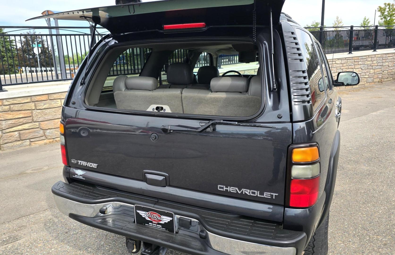 2005 Grey /Gray Chevrolet Tahoe 4WD (1GNEK13T55J) with an 5.3L V8 OHV 16V engine, 4-Speed Automatic Overdrive transmission, located at 450 N Russell, Missoula, MT, 59801, (406) 543-6600, 46.874496, -114.017433 - Photo#12