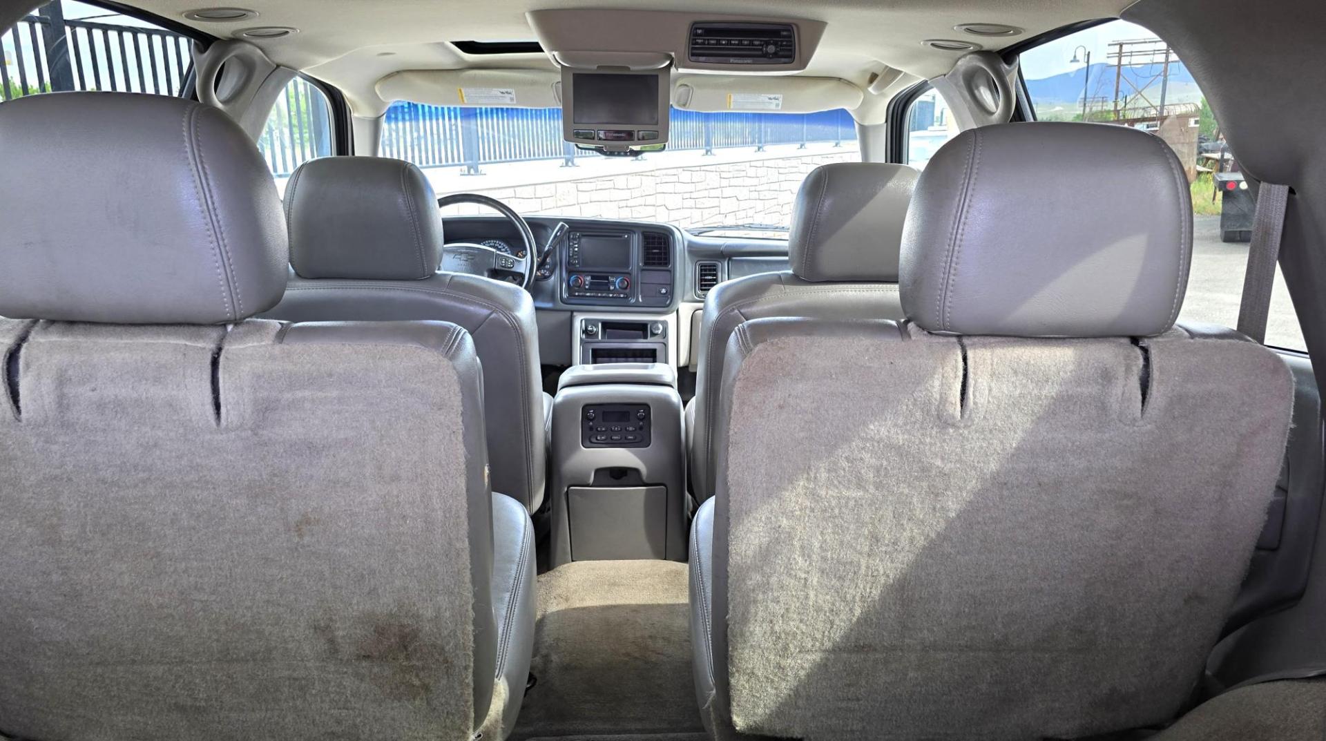 2005 Grey /Gray Chevrolet Tahoe 4WD (1GNEK13T55J) with an 5.3L V8 OHV 16V engine, 4-Speed Automatic Overdrive transmission, located at 450 N Russell, Missoula, MT, 59801, (406) 543-6600, 46.874496, -114.017433 - Photo#11