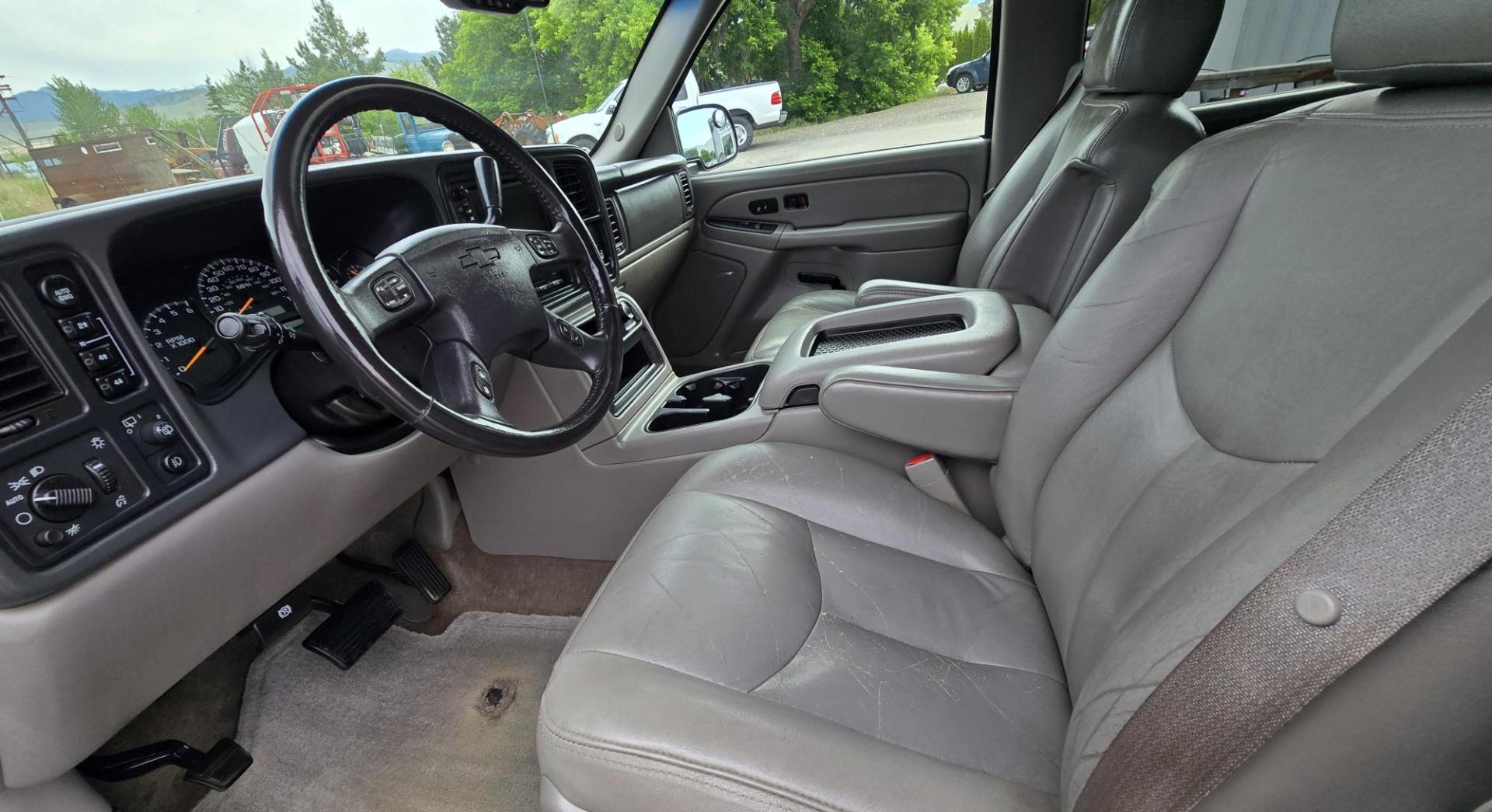 2005 Grey /Gray Chevrolet Tahoe 4WD (1GNEK13T55J) with an 5.3L V8 OHV 16V engine, 4-Speed Automatic Overdrive transmission, located at 450 N Russell, Missoula, MT, 59801, (406) 543-6600, 46.874496, -114.017433 - Photo#16