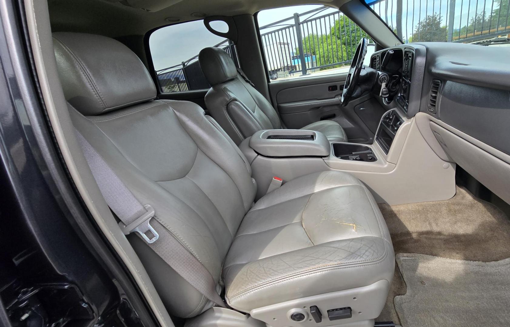 2005 Grey /Gray Chevrolet Tahoe 4WD (1GNEK13T55J) with an 5.3L V8 OHV 16V engine, 4-Speed Automatic Overdrive transmission, located at 450 N Russell, Missoula, MT, 59801, (406) 543-6600, 46.874496, -114.017433 - Photo#15