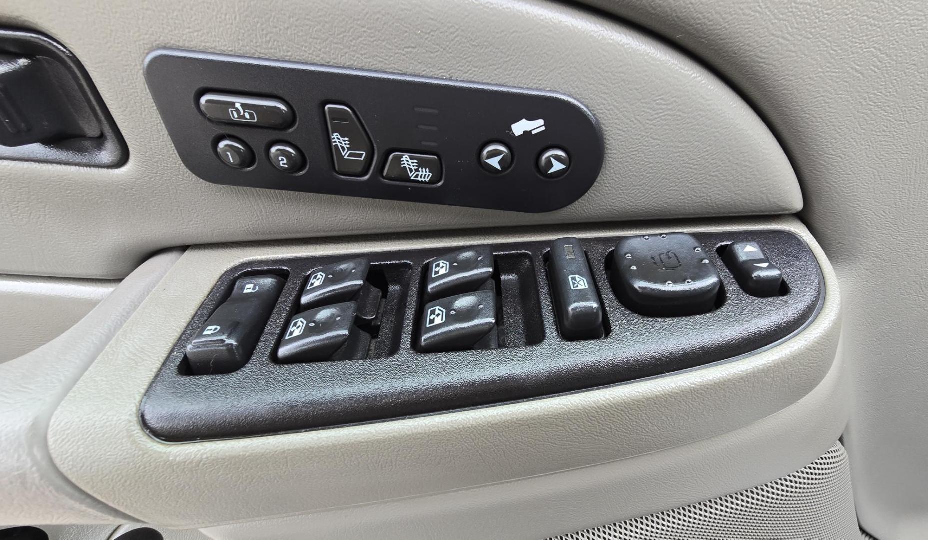 2005 Grey /Gray Chevrolet Tahoe 4WD (1GNEK13T55J) with an 5.3L V8 OHV 16V engine, 4-Speed Automatic Overdrive transmission, located at 450 N Russell, Missoula, MT, 59801, (406) 543-6600, 46.874496, -114.017433 - Photo#19