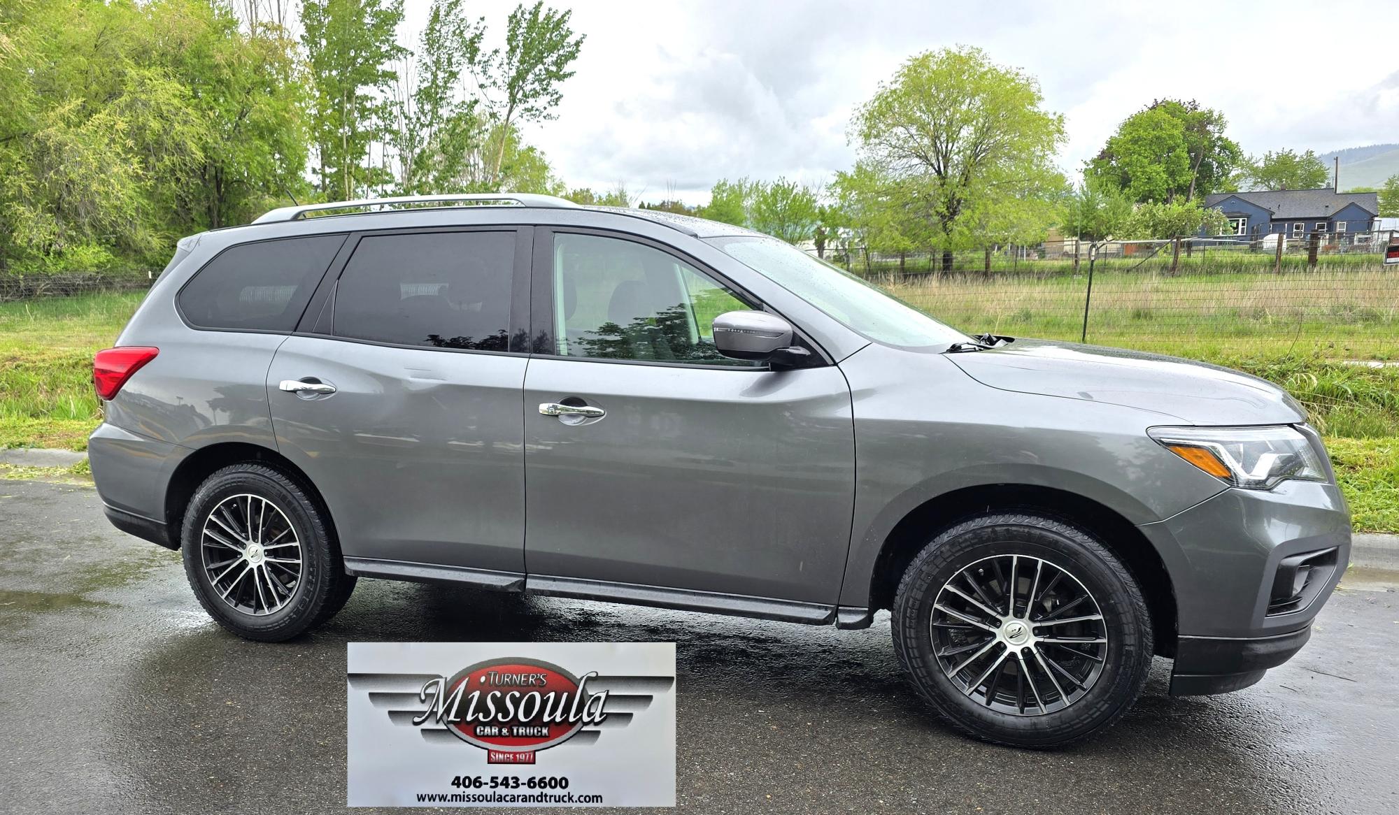 photo of 2017 Nissan Pathfinder SV 4WD