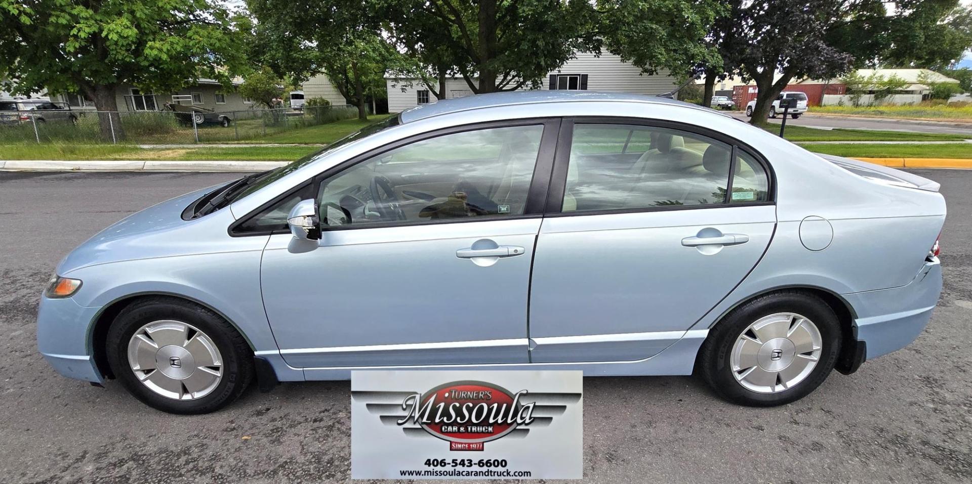 2006 Blue /Gray Honda Civic Hybrid CVT (JHMFA36256S) with an 1.3L L4 SOHC 8V HYBRID engine, Automatic CVT Overdrive transmission, located at 450 N Russell, Missoula, MT, 59801, (406) 543-6600, 46.874496, -114.017433 - Great Fuel Economy for a low price. 1.3L I4 Hybrid. Automatic Transmission. Air. Cruise. Tilt. Power Windows and Locks. It has a maintenance light on, but that's only because the reset button isn't working for days since last oil change. Has a couple dings and a crack in the rear bumper. Well below - Photo#4