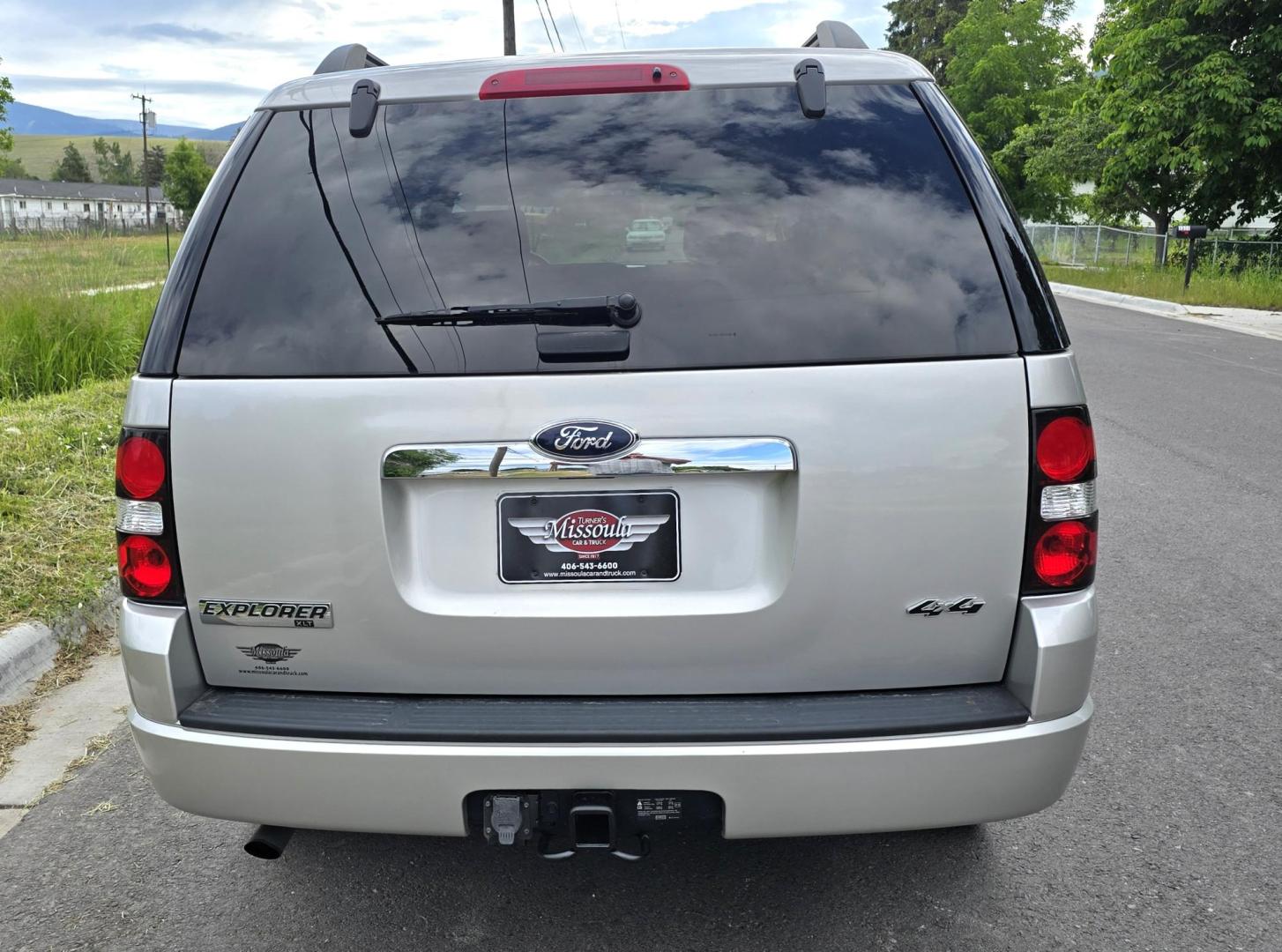 2008 Silver /Gray Ford Explorer XLT 4.0L 4WD (1FMEU73E48U) with an 4.0L V6 SOHC 16V engine, 5-Speed Automatic Overdrive transmission, located at 450 N Russell, Missoula, MT, 59801, (406) 543-6600, 46.874496, -114.017433 - Very Straight 08 Explorer with only 96K Miles. 4WD. 4.0L V6 Engine. 3rd Row Seating. Power Sunroof. Air. Cruise Tilt. Power Windows and Locks. Power Drivers Seat. Running Boards. Set up for Towing. Clean Title and Carfax. We Finance through local Credit Unions. We do NOT offer In House (Buy Her - Photo#3