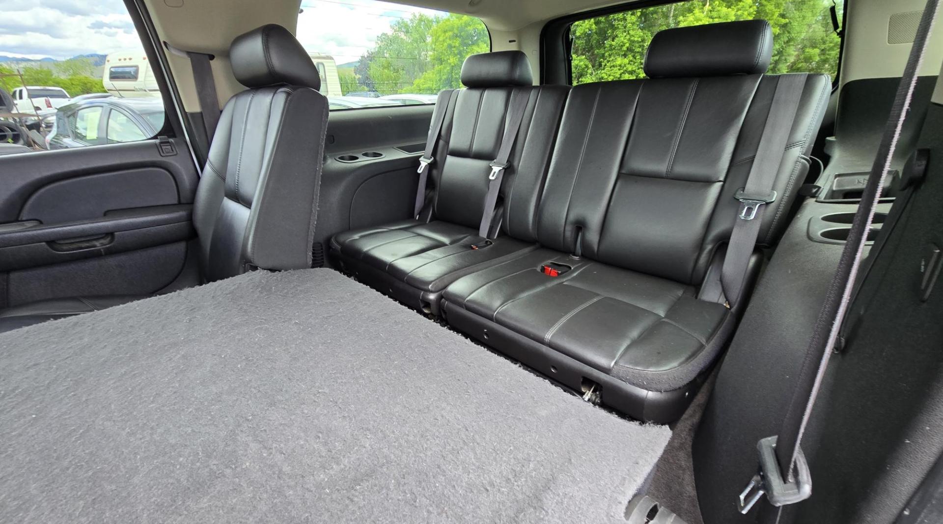 2009 White /Black Chevrolet Suburban LT1 1500 4WD (1GNFK26319R) with an 5.3L V8 OHV 16V FFV engine, 4-Speed Automatic transmission, located at 450 N Russell, Missoula, MT, 59801, (406) 543-6600, 46.874496, -114.017433 - Big Sexy 4WD SUV in Excellent Condition. 5.3L V8 Engine. 3rd Row Seating. Leather Seats. Heated Front and Middle Seats. Rear Entertainment. Power Sunroof. Power Liftgate. Front and Rear Climate Control. Towing. Running Boards. AM FM XM CD DVD and Navigation. Excellent Michelin Tires. We Finance - Photo#20