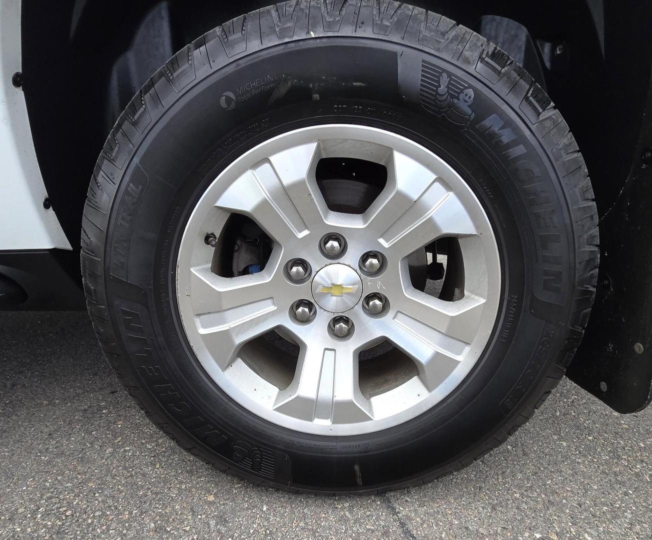 2009 White /Black Chevrolet Suburban LT1 1500 4WD (1GNFK26319R) with an 5.3L V8 OHV 16V FFV engine, 4-Speed Automatic transmission, located at 450 N Russell, Missoula, MT, 59801, (406) 543-6600, 46.874496, -114.017433 - Big Sexy 4WD SUV in Excellent Condition. 5.3L V8 Engine. 3rd Row Seating. Leather Seats. Heated Front and Middle Seats. Rear Entertainment. Power Sunroof. Power Liftgate. Front and Rear Climate Control. Towing. Running Boards. AM FM XM CD DVD and Navigation. Excellent Michelin Tires. We Finance - Photo#24