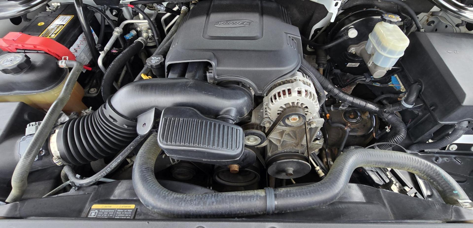 2009 White /Black Chevrolet Suburban LT1 1500 4WD (1GNFK26319R) with an 5.3L V8 OHV 16V FFV engine, 4-Speed Automatic transmission, located at 450 N Russell, Missoula, MT, 59801, (406) 543-6600, 46.874496, -114.017433 - Big Sexy 4WD SUV in Excellent Condition. 5.3L V8 Engine. 3rd Row Seating. Leather Seats. Heated Front and Middle Seats. Rear Entertainment. Power Sunroof. Power Liftgate. Front and Rear Climate Control. Towing. Running Boards. AM FM XM CD DVD and Navigation. Excellent Michelin Tires. We Finance - Photo#25