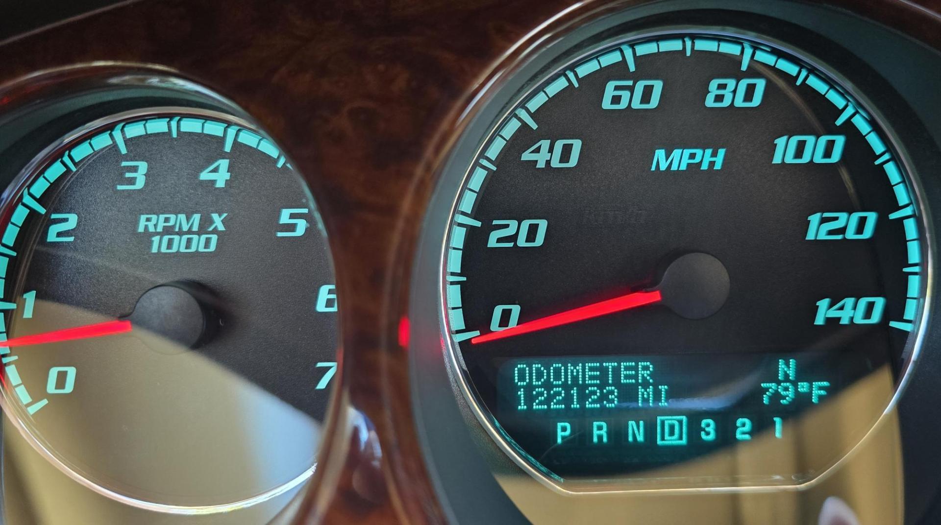 2011 Brown /White Buick Lucerne CX (1G4HA5EM4BU) with an 3.9L V6 OHV 12V engine, 4-Speed Automatic transmission, located at 450 N Russell, Missoula, MT, 59801, (406) 543-6600, 46.874496, -114.017433 - Photo#9