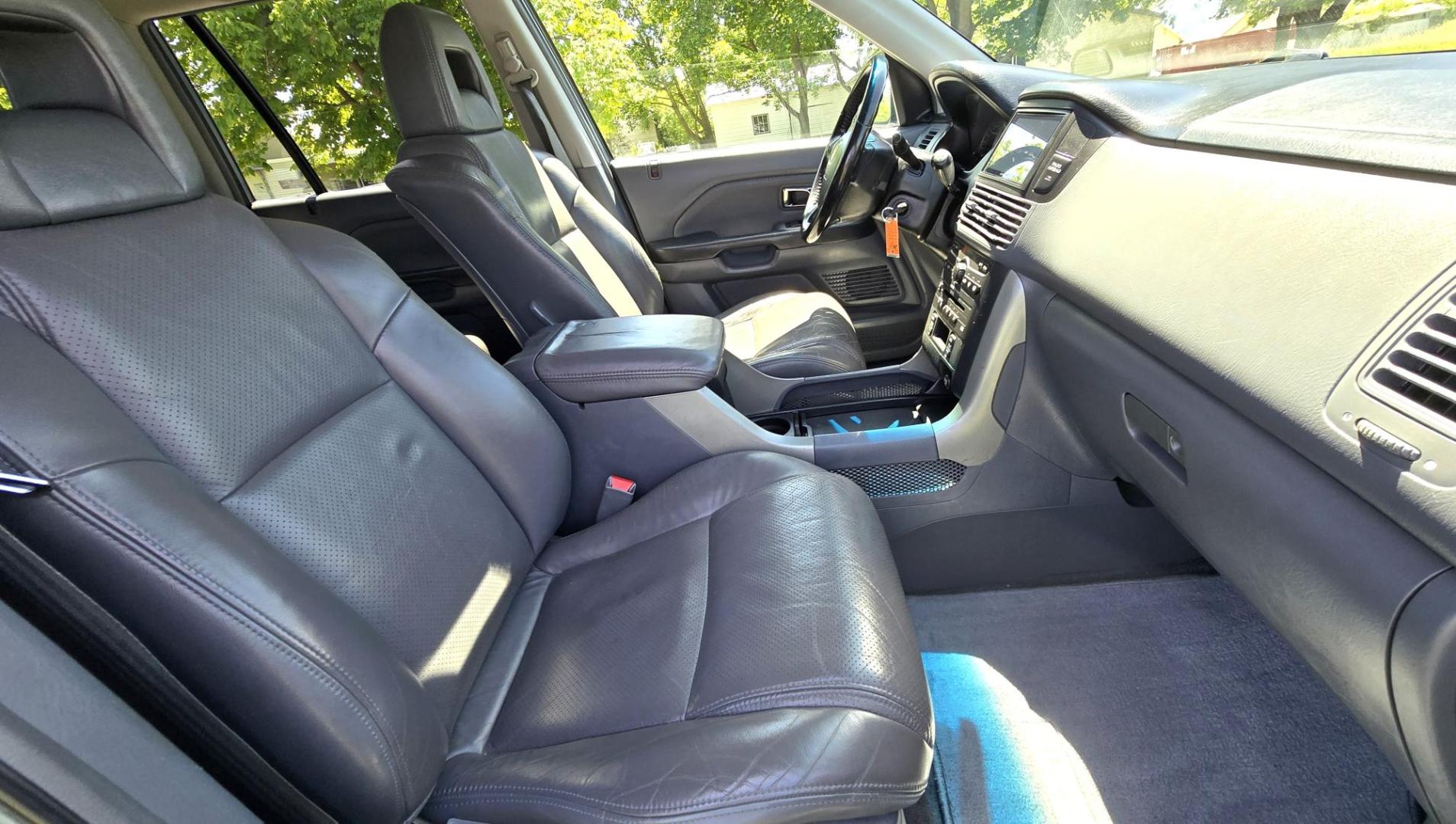 2005 Blue /Tan Honda Pilot EX-L w/ Leather (2HKYF18545H) with an 3.5L V6 SOHC 24V engine, 5-Speed Automatic Overdrive transmission, located at 450 N Russell, Missoula, MT, 59801, (406) 543-6600, 46.874496, -114.017433 - Photo#14
