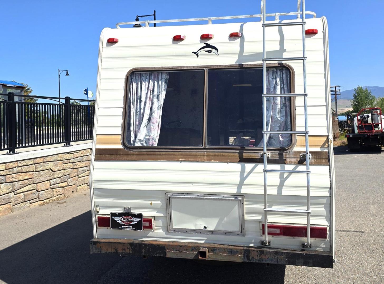 1983 White /Brown Toyota Pickup Dolphin (JT5RN44D9D1) with an 2.4L L4 SOHC 8V engine, 4 Speed Manual transmission, located at 450 N Russell, Missoula, MT, 59801, (406) 543-6600, 46.874496, -114.017433 - Hard to find Dolphin Class C Motorhome on Toyota Frame. Only 47,000 Miles. 2.4L I4 Engine. 4 Speed Manual Transmission. The hot water heater has been bypassed so it doesn't work. Heater, Stove and Fridge seem fine. The bathroom needs new wallpaper. Obviously it's a older motorhome so it's not perfec - Photo#4