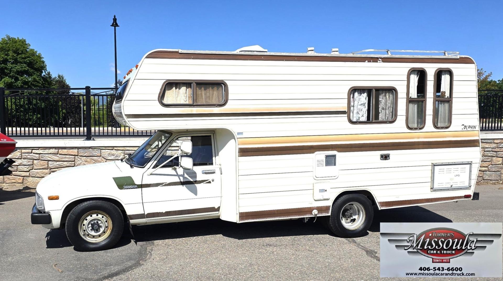 1983 White /Brown Toyota Pickup Dolphin (JT5RN44D9D1) with an 2.4L L4 SOHC 8V engine, 4 Speed Manual transmission, located at 450 N Russell, Missoula, MT, 59801, (406) 543-6600, 46.874496, -114.017433 - Hard to find Dolphin Class C Motorhome on Toyota Frame. Only 47,000 Miles. 2.4L I4 Engine. 4 Speed Manual Transmission. The hot water heater has been bypassed so it doesn't work. Heater, Stove and Fridge seem fine. The bathroom needs new wallpaper. Obviously it's a older motorhome so it's not perfec - Photo#5