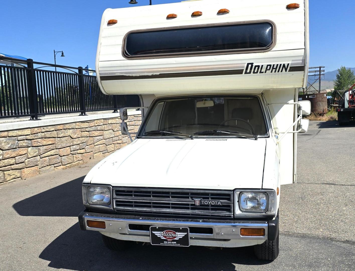 1983 White /Brown Toyota Pickup Dolphin (JT5RN44D9D1) with an 2.4L L4 SOHC 8V engine, 4 Speed Manual transmission, located at 450 N Russell, Missoula, MT, 59801, (406) 543-6600, 46.874496, -114.017433 - Hard to find Dolphin Class C Motorhome on Toyota Frame. Only 47,000 Miles. 2.4L I4 Engine. 4 Speed Manual Transmission. The hot water heater has been bypassed so it doesn't work. Heater, Stove and Fridge seem fine. The bathroom needs new wallpaper. Obviously it's a older motorhome so it's not perfec - Photo#7