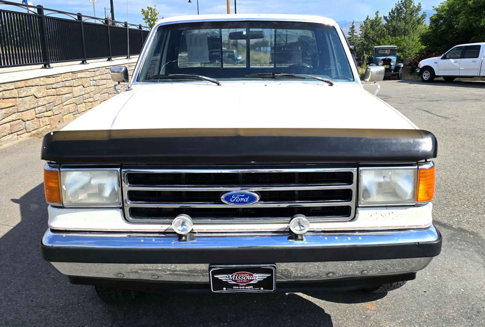 1989 White /Black Ford F-150 Reg. Cab Long Bed 4WD (1FTEF14Y0KP) with an 4.9L L6 OHV 12V engine, 4-Speed Automatic Overdrive transmission, located at 450 N Russell, Missoula, MT, 59801, (406) 543-6600, 46.874496, -114.017433 - Photo#3