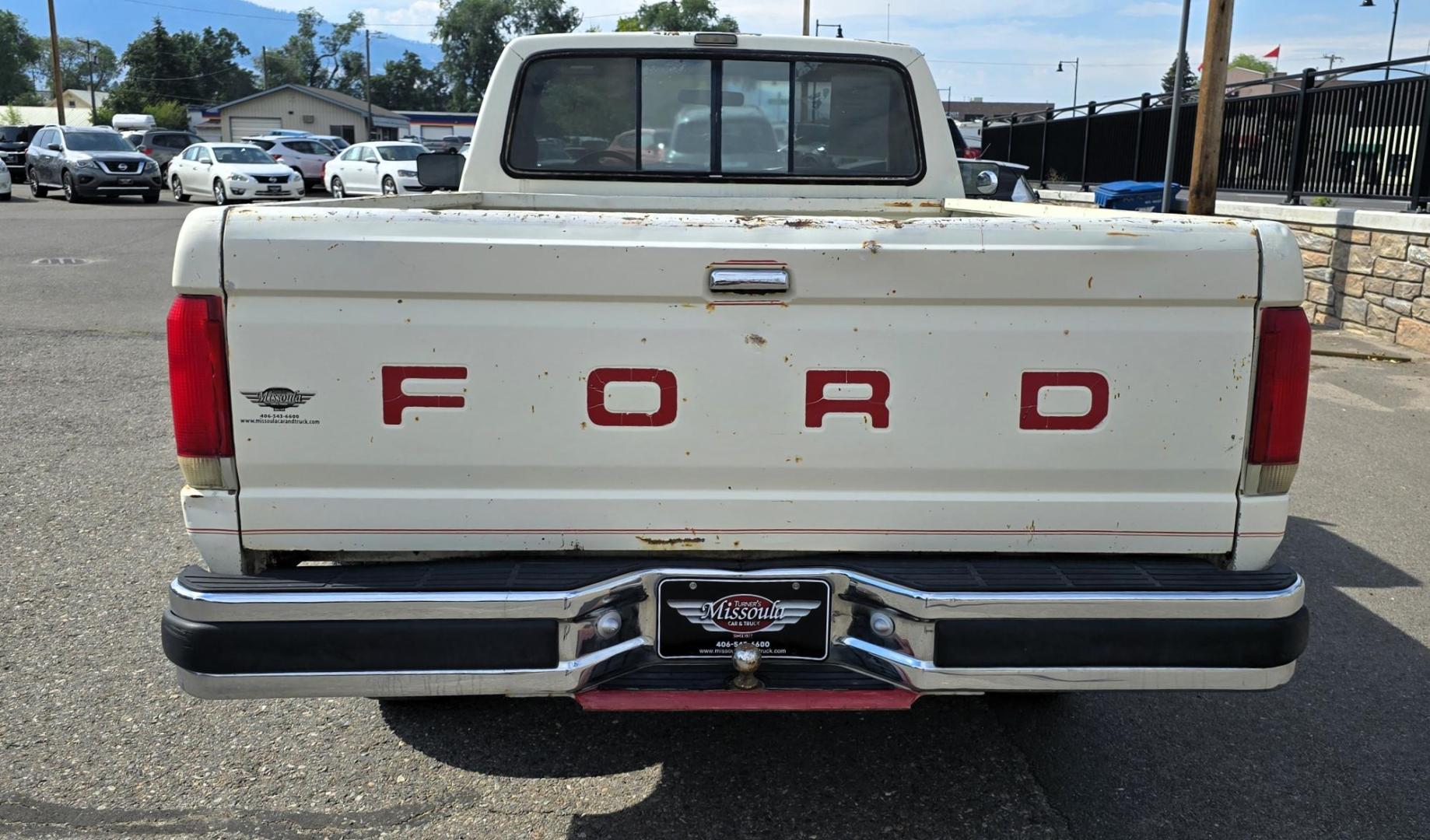 1989 White /Black Ford F-150 Reg. Cab Long Bed 4WD (1FTEF14Y0KP) with an 4.9L L6 OHV 12V engine, 4-Speed Automatic Overdrive transmission, located at 450 N Russell, Missoula, MT, 59801, (406) 543-6600, 46.874496, -114.017433 - Photo#7