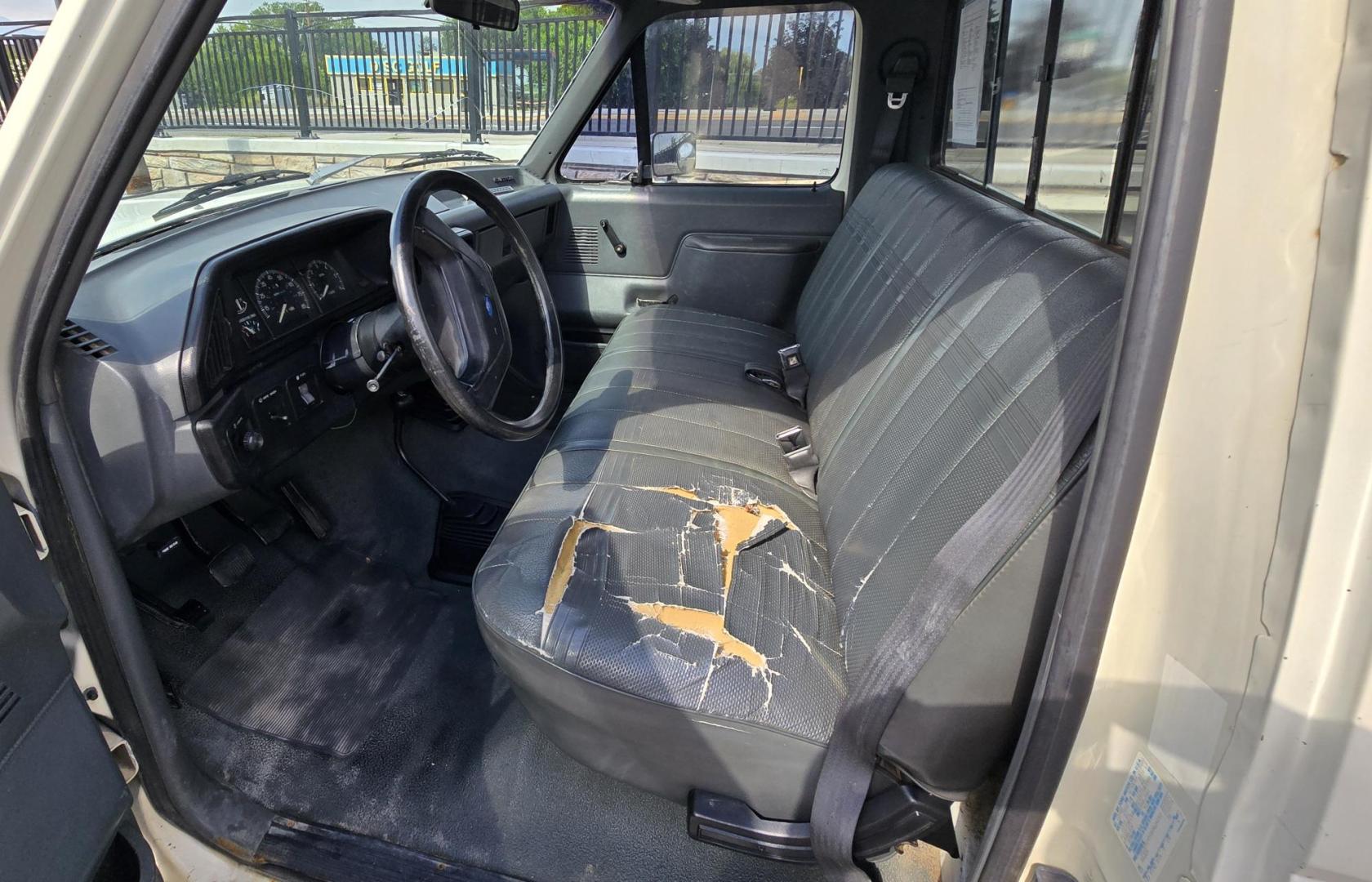 1989 White /Black Ford F-150 Reg. Cab Long Bed 4WD (1FTEF14Y0KP) with an 4.9L L6 OHV 12V engine, 4-Speed Automatic Overdrive transmission, located at 450 N Russell, Missoula, MT, 59801, (406) 543-6600, 46.874496, -114.017433 - Photo#10
