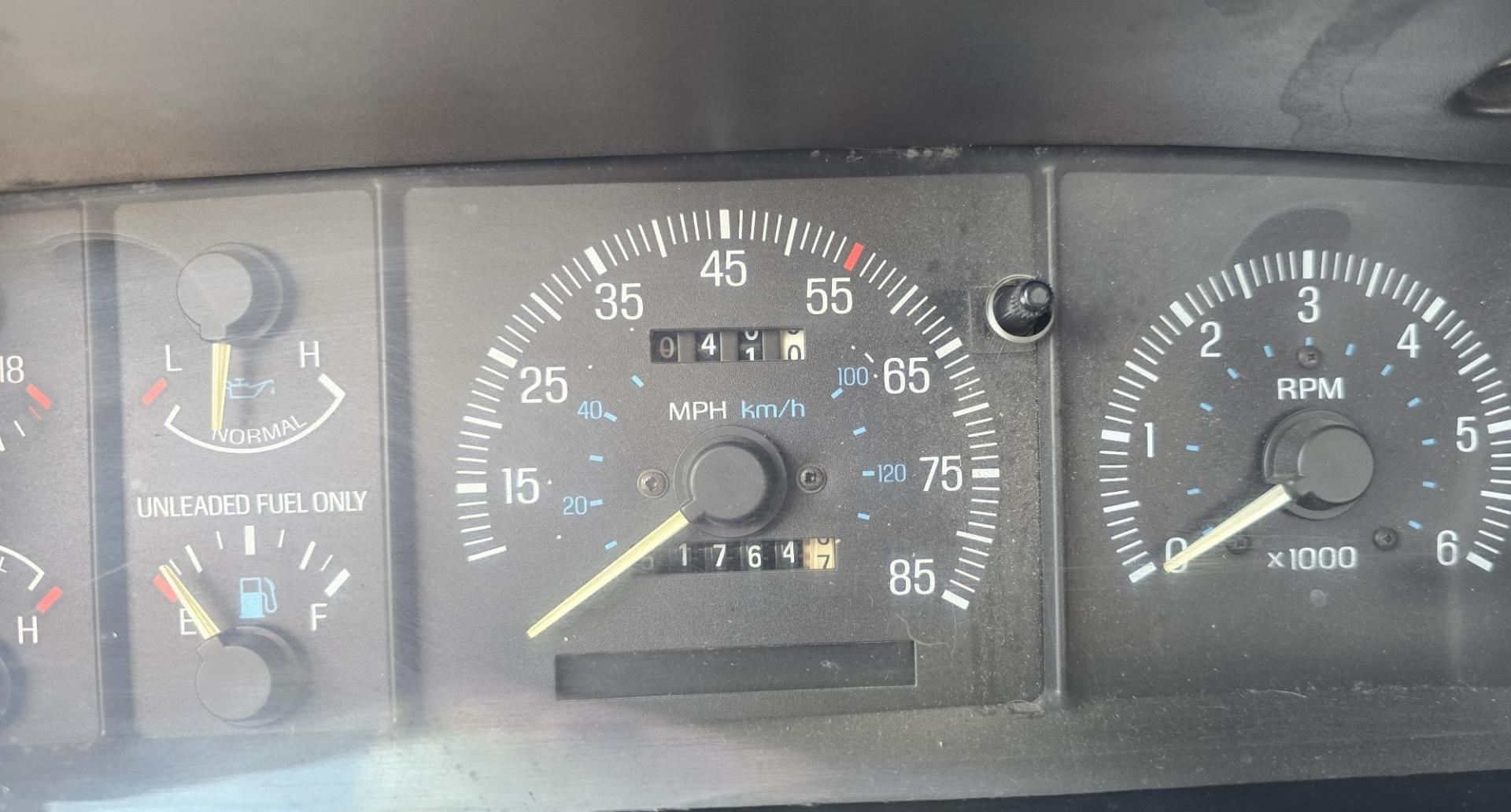 1989 White /Black Ford F-150 Reg. Cab Long Bed 4WD (1FTEF14Y0KP) with an 4.9L L6 OHV 12V engine, 4-Speed Automatic Overdrive transmission, located at 450 N Russell, Missoula, MT, 59801, (406) 543-6600, 46.874496, -114.017433 - Photo#12