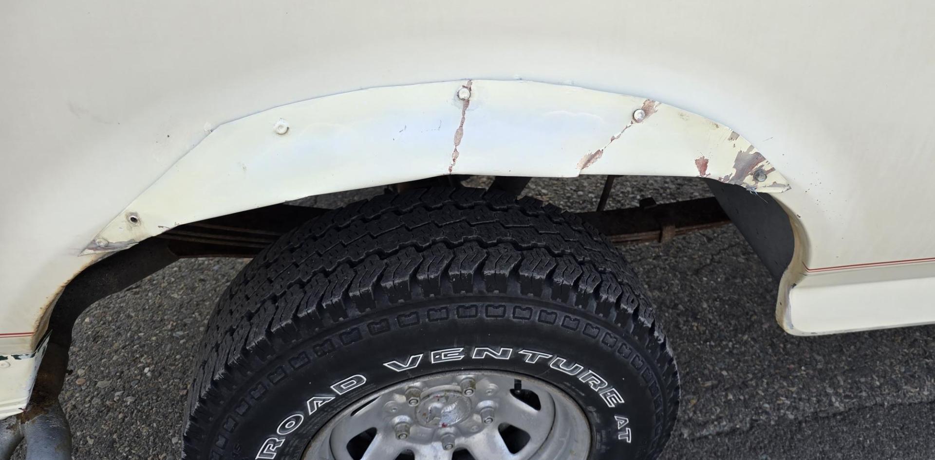 1989 White /Black Ford F-150 Reg. Cab Long Bed 4WD (1FTEF14Y0KP) with an 4.9L L6 OHV 12V engine, 4-Speed Automatic Overdrive transmission, located at 450 N Russell, Missoula, MT, 59801, (406) 543-6600, 46.874496, -114.017433 - Photo#15