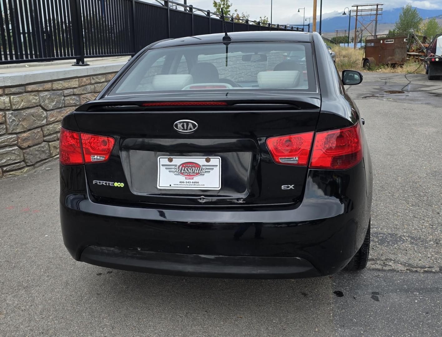 2012 Black /Tan Kia Forte EX (KNAFU4A24C5) with an 2.0L L4 DOHC 16V engine, Automatic transmission, located at 450 N Russell, Missoula, MT, 59801, (406) 543-6600, 46.874496, -114.017433 - Photo#5