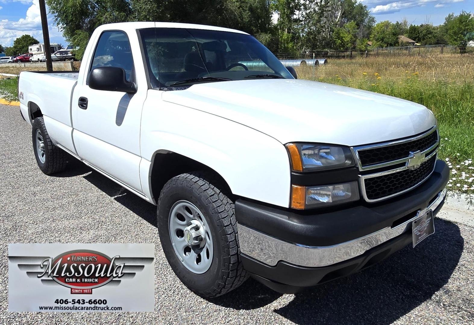 2007 White /Gray Chevrolet Silverado Classic 1500 Work Truck (1GCEK14X07Z) with an 4.3L V6 OHV 12V engine, 5 Speed Manual Transmission transmission, located at 450 N Russell, Missoula, MT, 59801, (406) 543-6600, 46.874496, -114.017433 - Photo#3