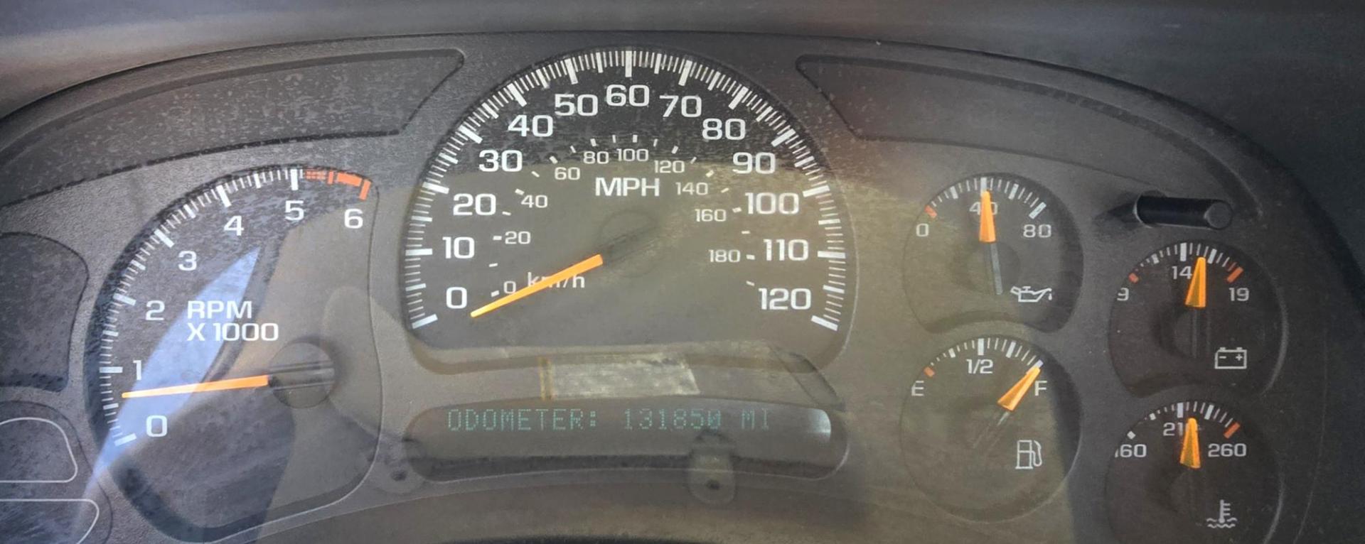 2007 White /Gray Chevrolet Silverado Classic 1500 Work Truck (1GCEK14X07Z) with an 4.3L V6 OHV 12V engine, 5 Speed Manual Transmission transmission, located at 450 N Russell, Missoula, MT, 59801, (406) 543-6600, 46.874496, -114.017433 - Photo#10