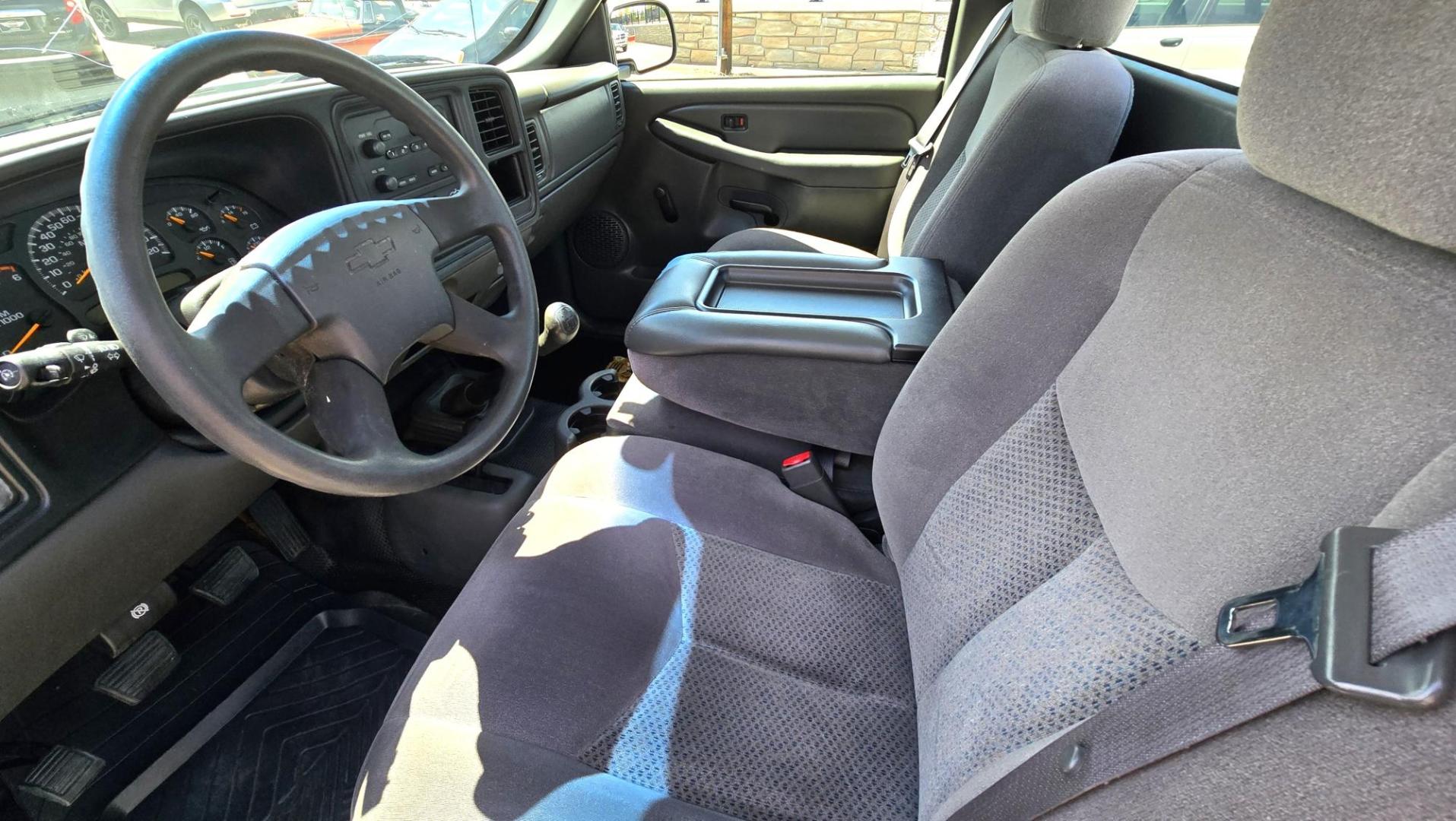 2007 White /Gray Chevrolet Silverado Classic 1500 Work Truck (1GCEK14X07Z) with an 4.3L V6 OHV 12V engine, 5 Speed Manual Transmission transmission, located at 450 N Russell, Missoula, MT, 59801, (406) 543-6600, 46.874496, -114.017433 - Photo#11